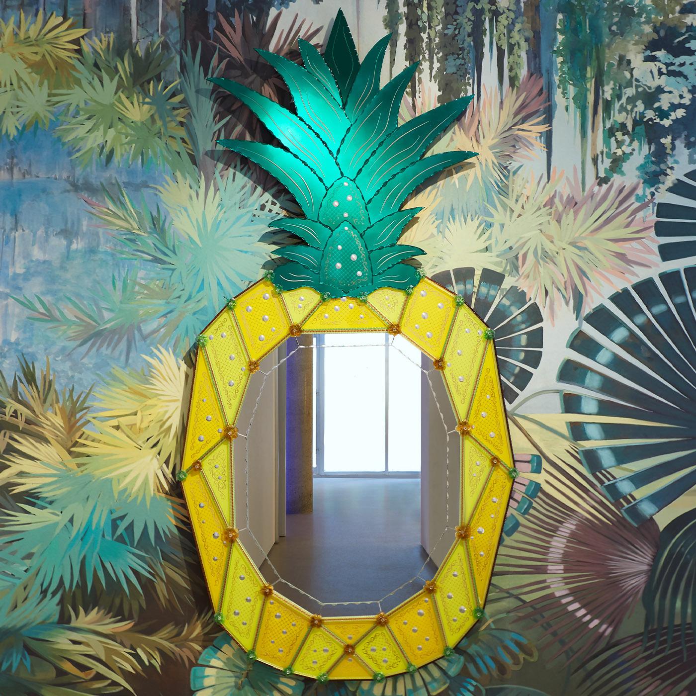 Italiano Specchio Pineapple Dreams di Bradley Theodore in vendita