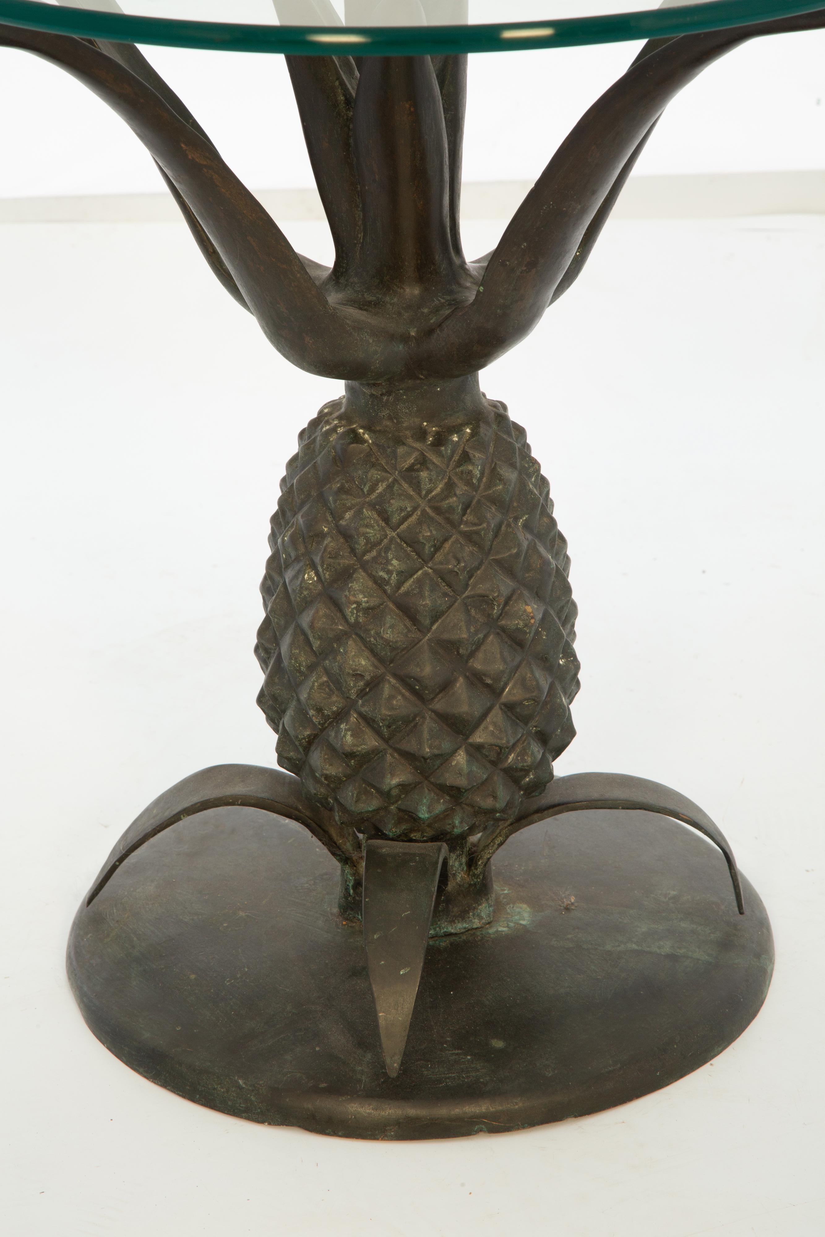 Bronze Table d'appoint ananas en bronze avec plateau rond en verre en vente