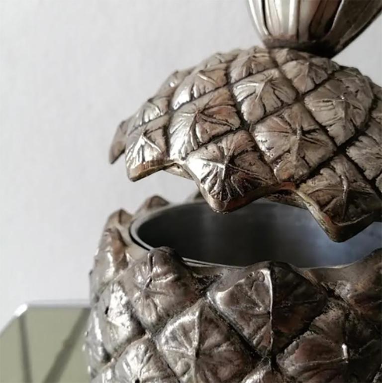Vintage pineapple ice bucket designed by Mauro Manetti and manufactured by Fonderia d'Arte Firenze.
Mark beneath the base 