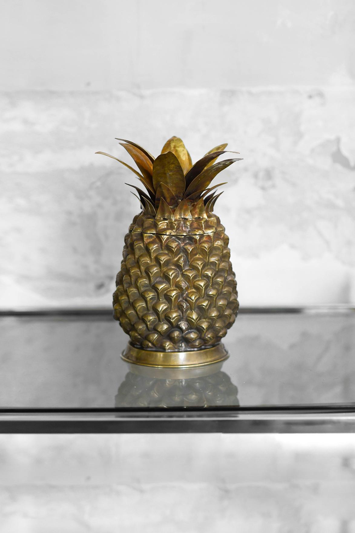 Pineapple ice bucket, handcrafted with brass embossing and chiselling.
Pineapple is an handcrafted brass ice bucket sculpture, made in Italy, measuring 32 cm in height and 19 cm in diameter.
This decorative item combines functionality and design,