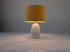 Lámpara de mesa de porcelana Piña con esmalte iridiscente y oro by Capodimonte