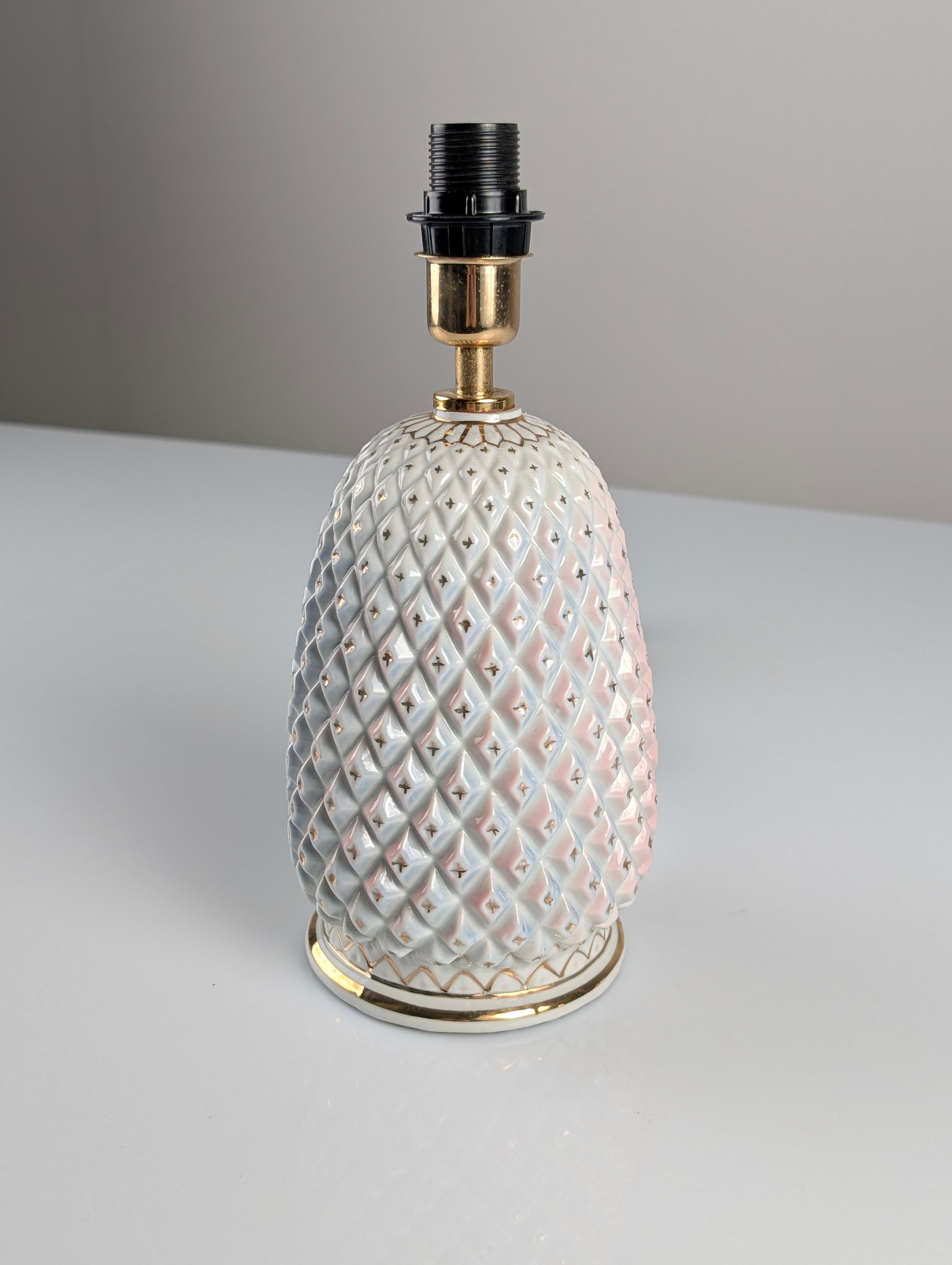 Lámpara de mesa de porcelana Piña con esmalte iridiscente y oro by Capodimonte en venta 1