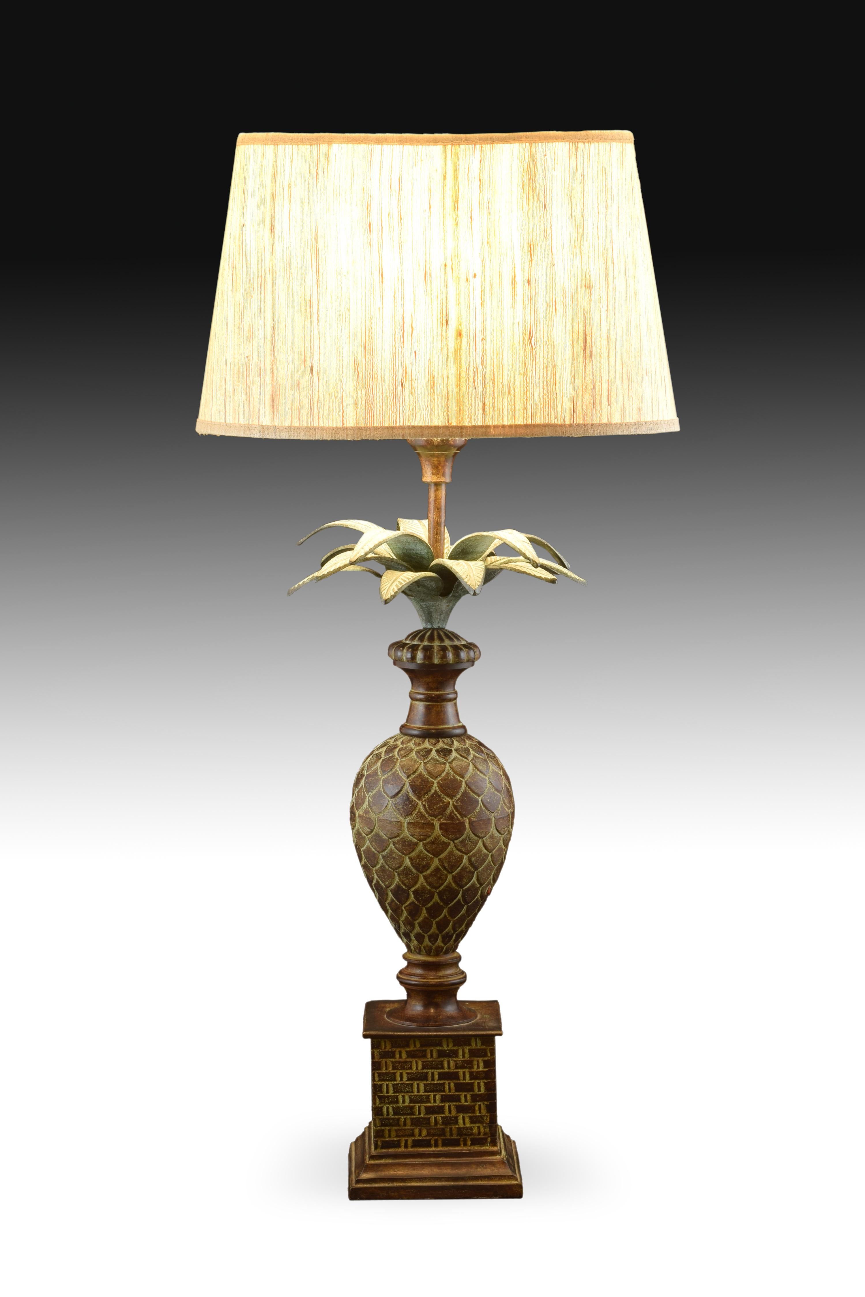 Lámpara de sobremesa en forma de piña, bronce policromado. Bronce en venta