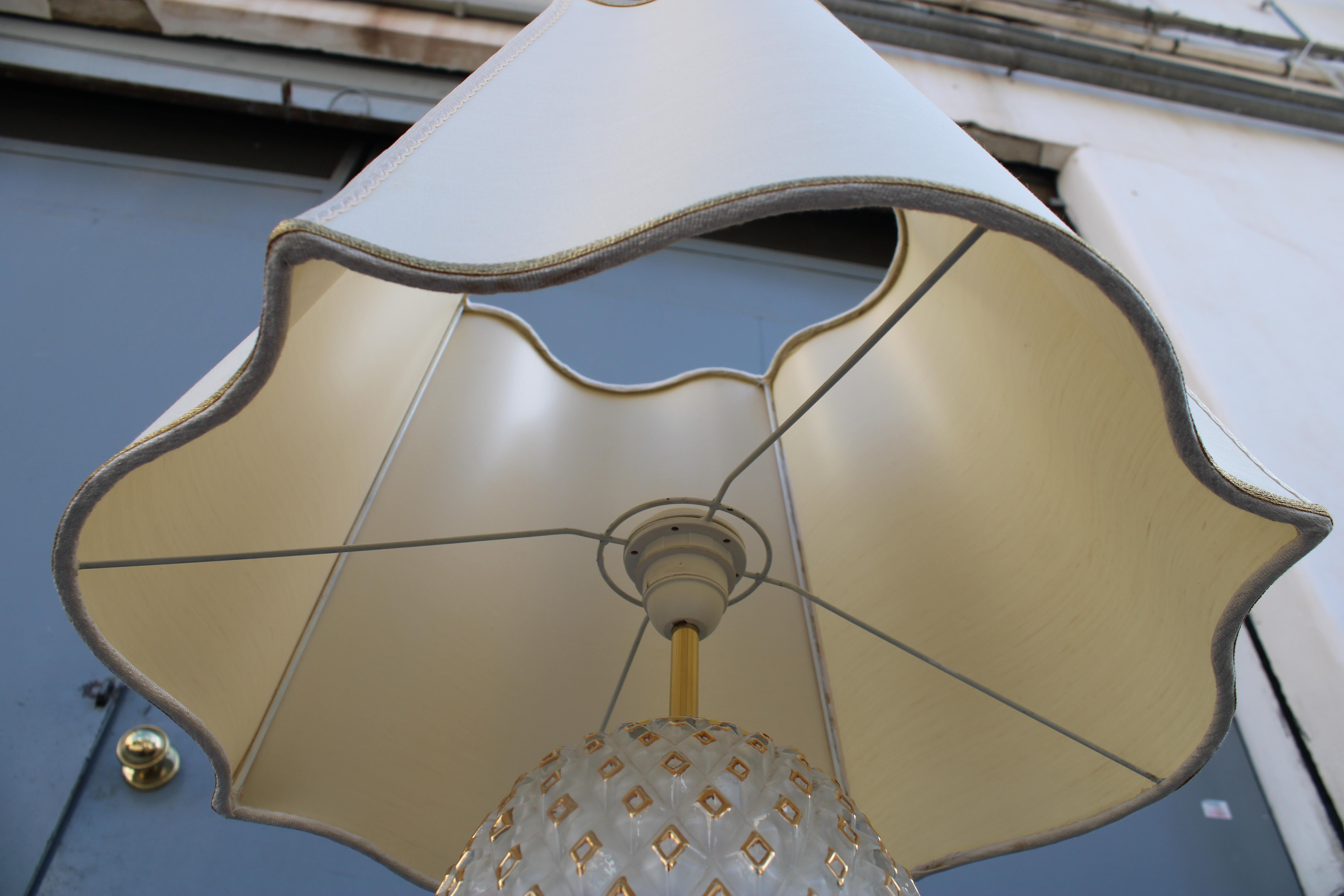 Lampada da tavolo ananas in vetro intagliato oro 18 carati 1970 Italia Design Nero Chantung in vendita 2