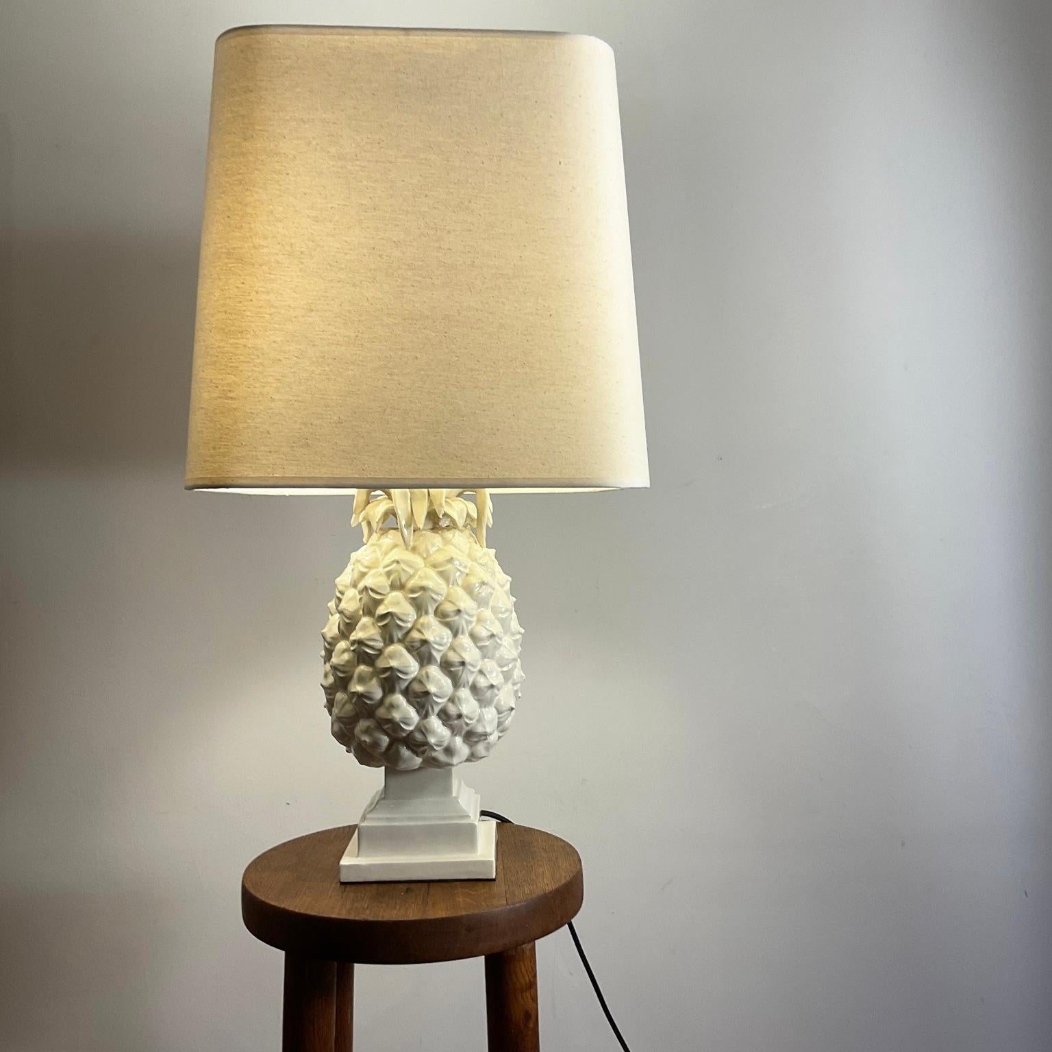 Pineapple Table Lamp in White Glazed Ceramic from Italy 1970s For Sale 2