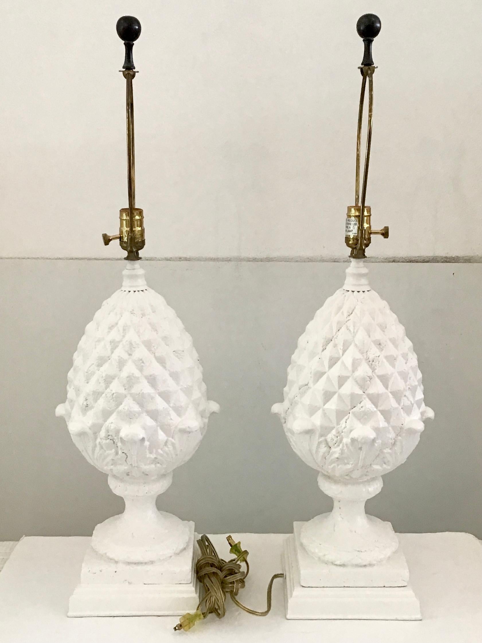 Pineapple Table Lamps in Fresh White Finish, a Pair In Good Condition For Sale In Los Angeles, CA