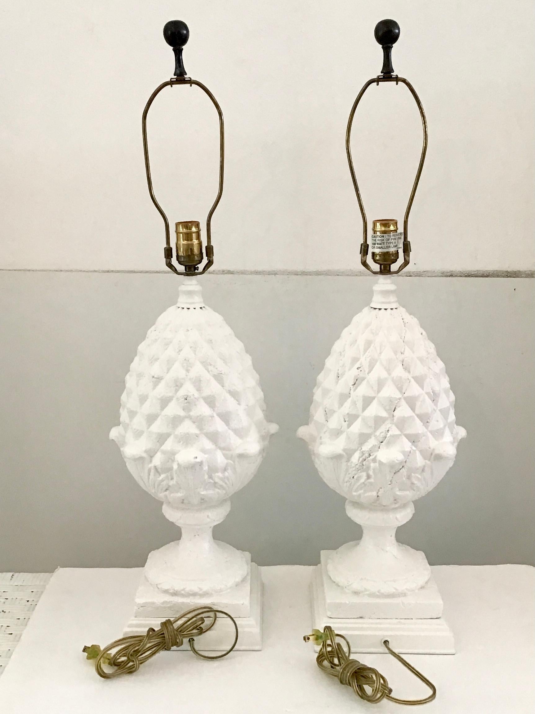 Milieu du XXe siècle Lampes de table ananas en finition blanche fraîche - une paire en vente