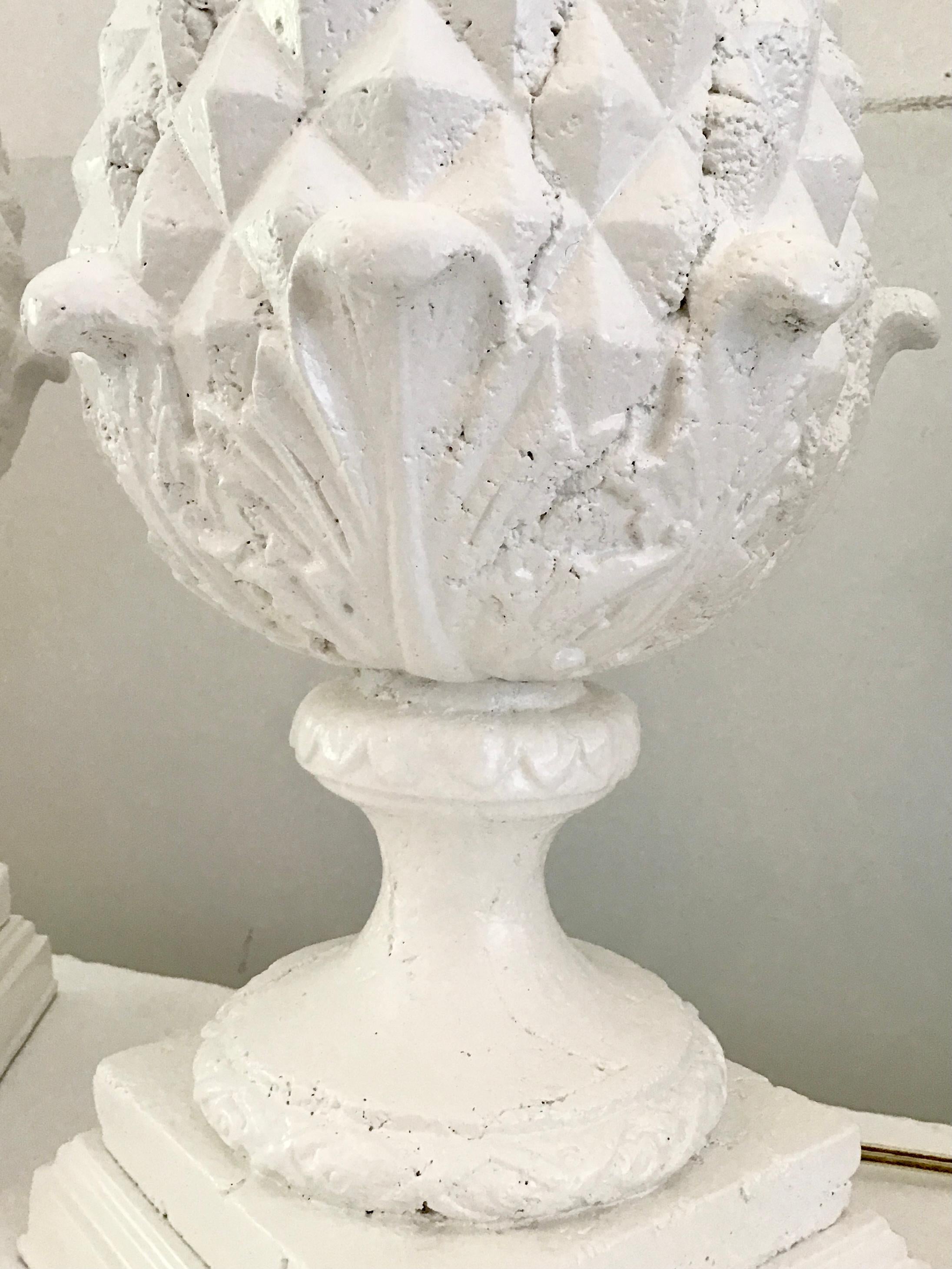 Lampes de table ananas en finition blanche fraîche - une paire en vente 3
