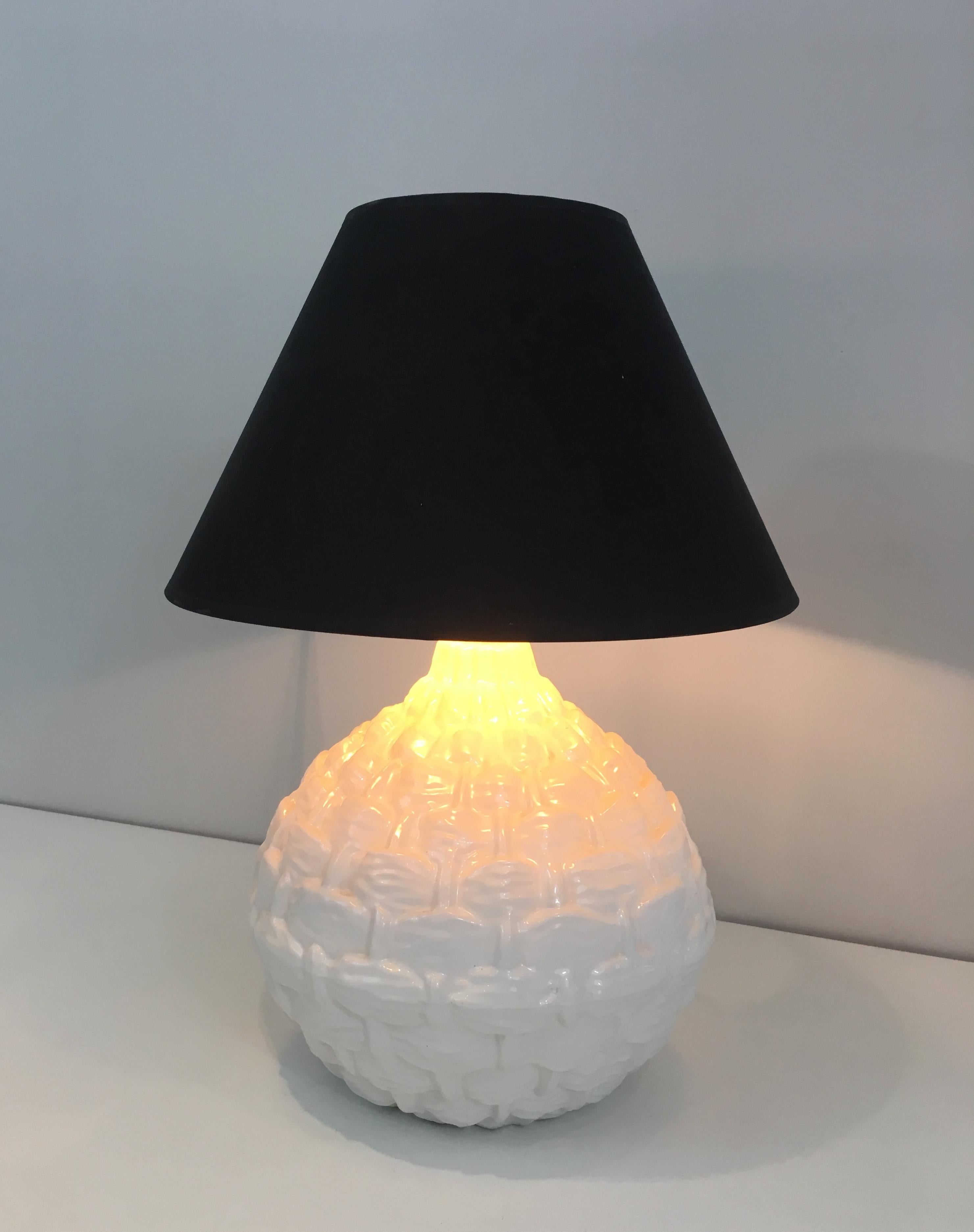 Pineapple White Ceramic Table Lamp, French, circa 1970 In Good Condition In Marcq-en-Barœul, Hauts-de-France