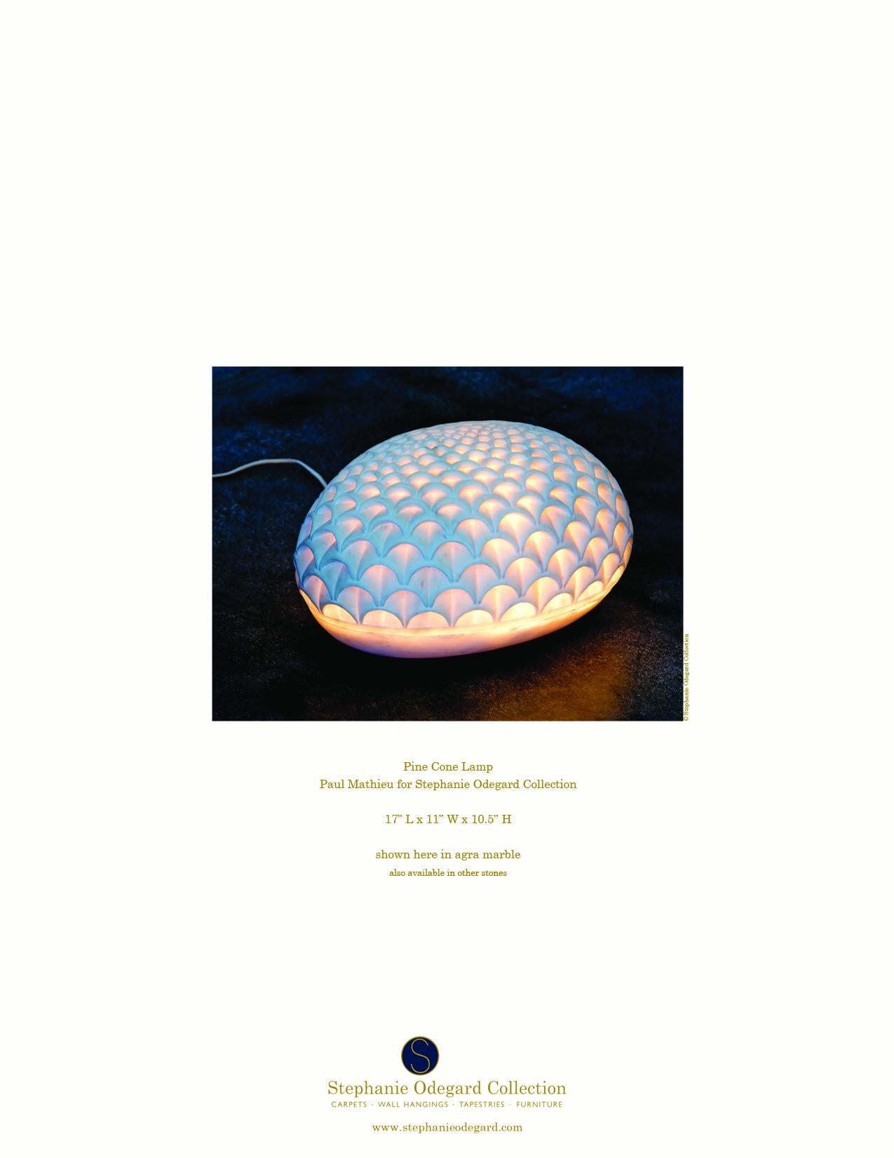Kiefernholz-Lampe aus weißem Marmor von Paul Mathieu für Stephanie Odegard (Handgeschnitzt) im Angebot