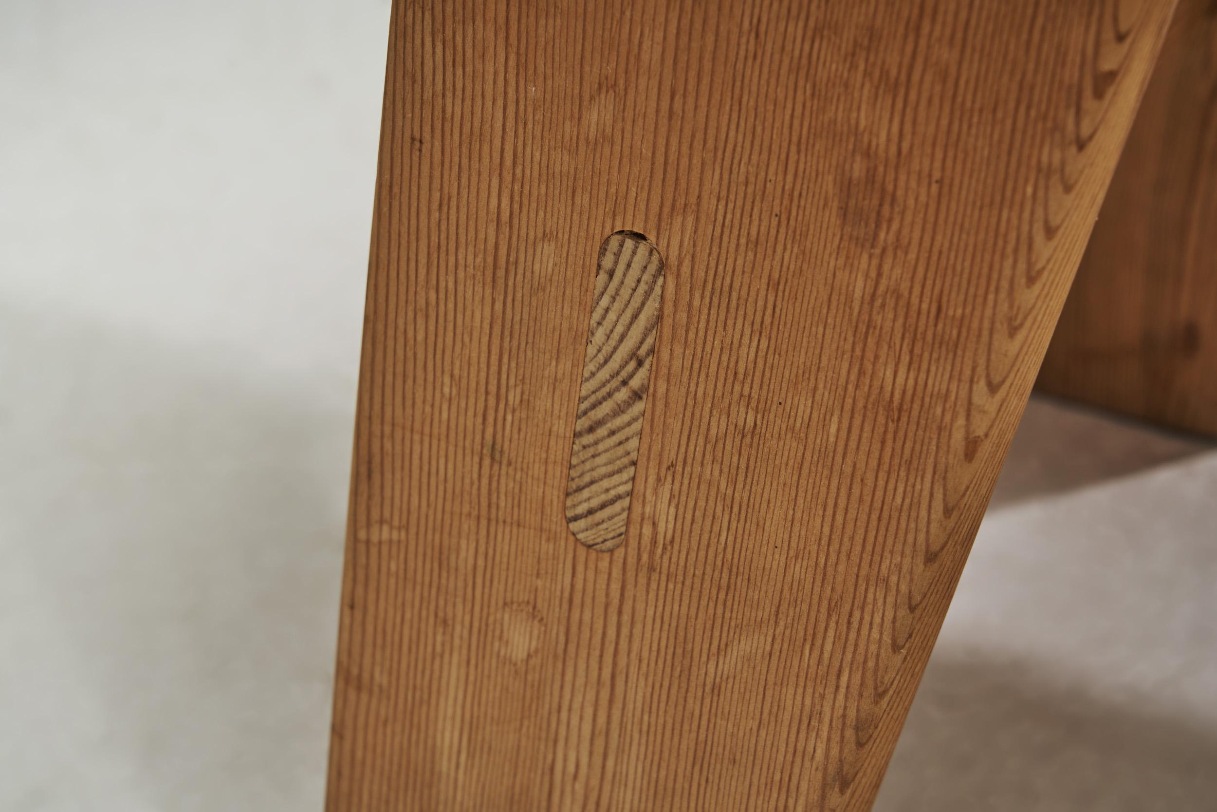 Panchina in legno di pino con seduta imbottita di Krogenæs, Norvegia 1960 in vendita 8