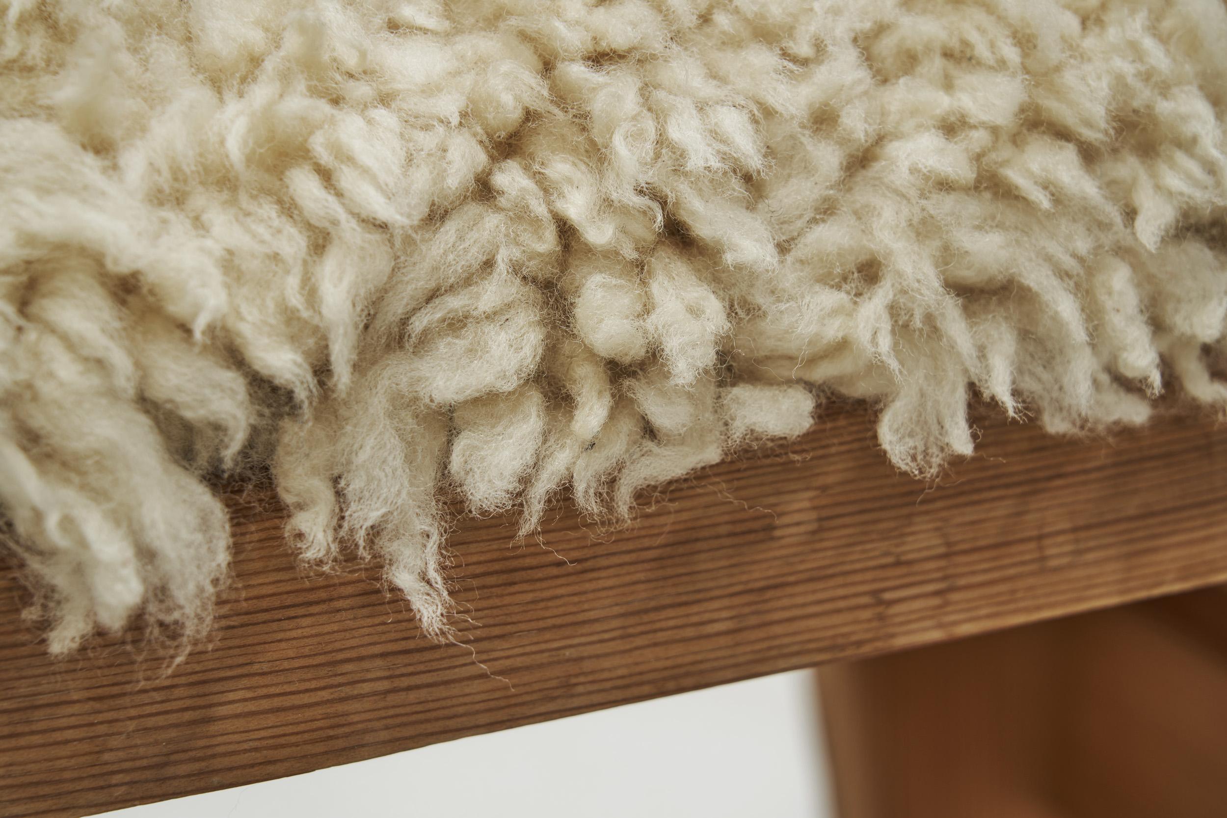 Panchina in legno di pino con seduta imbottita di Krogenæs, Norvegia 1960 in vendita 2