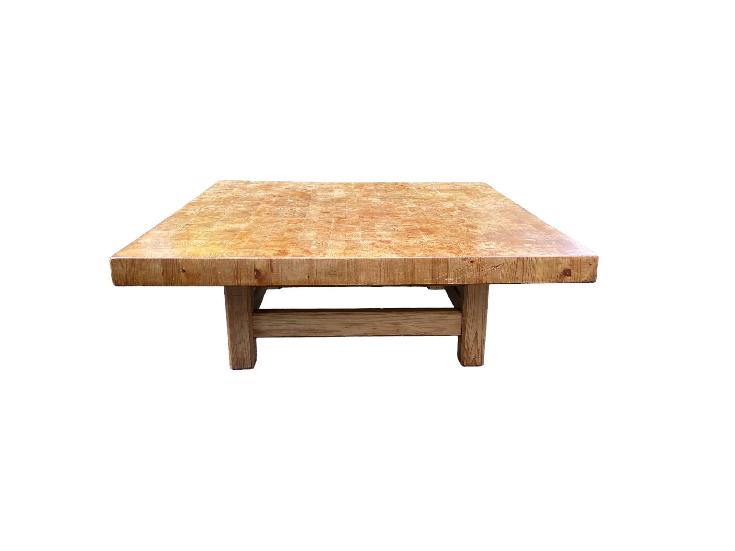 Pinewood Coffee Table “End-Grain” In Fair Condition For Sale In LELYSTAD, FL