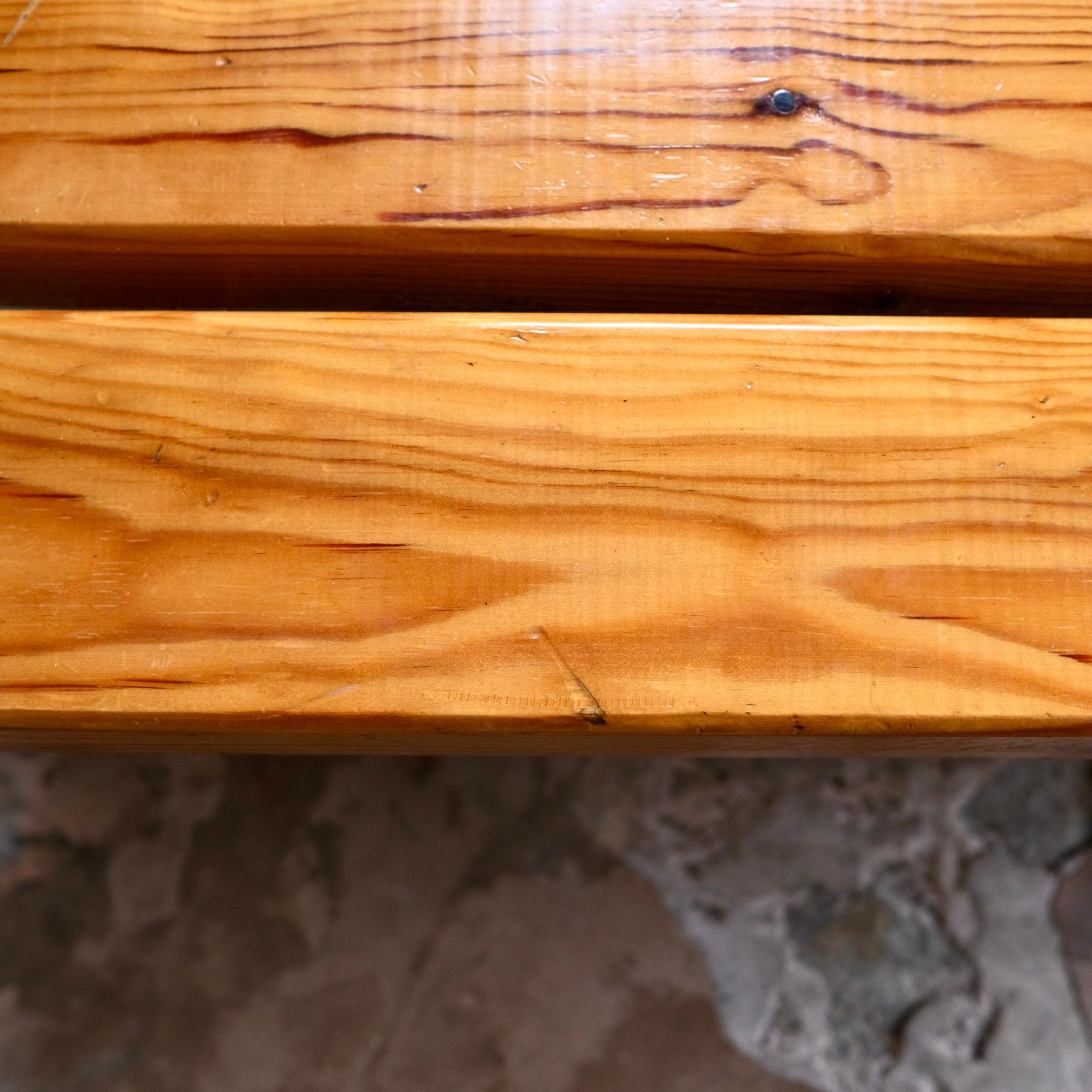 Table basse en pin avec espace de rangement, fabriquée en France, années 1980 en vente 5