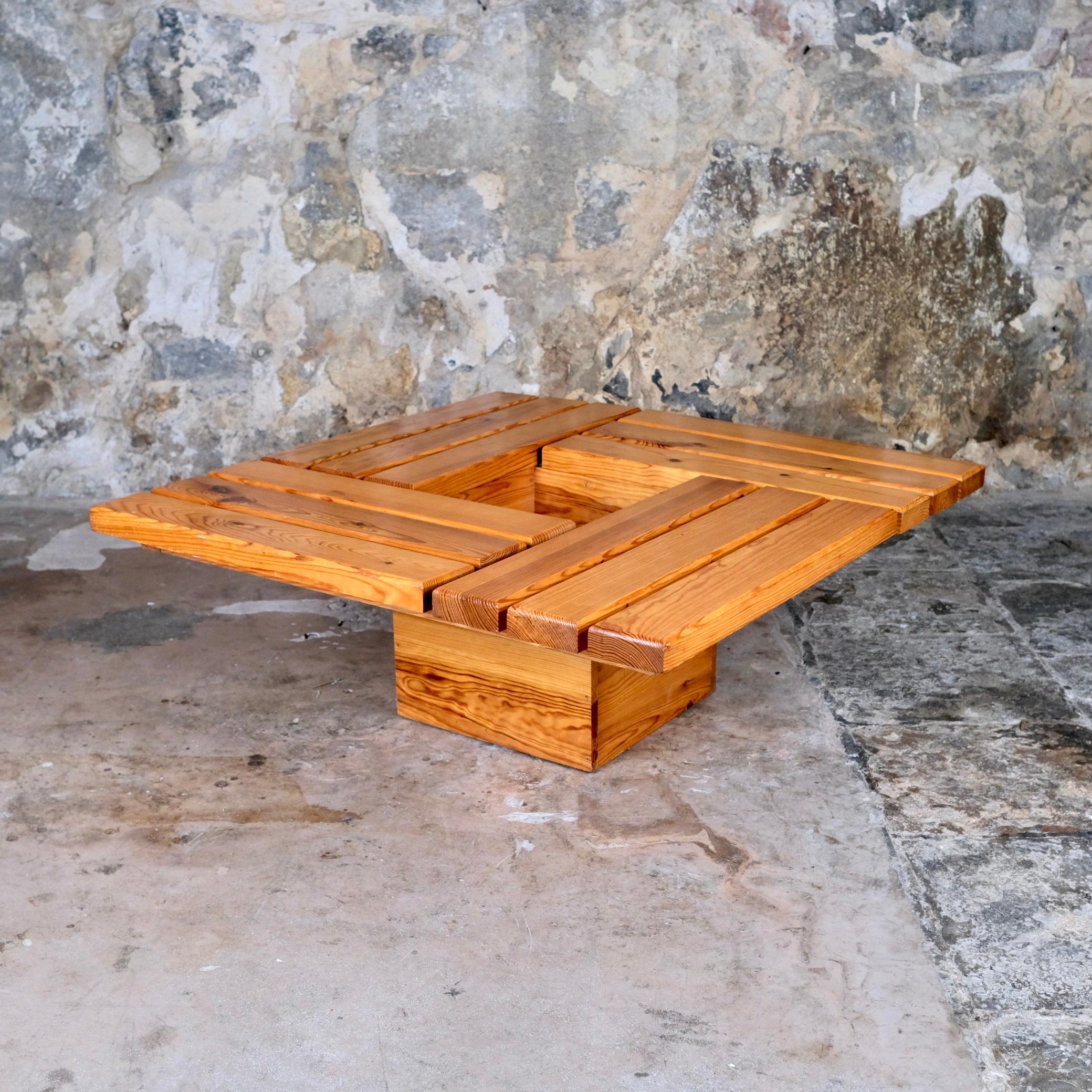 Fin du 20e siècle Table basse en pin avec espace de rangement, fabriquée en France, années 1980 en vente