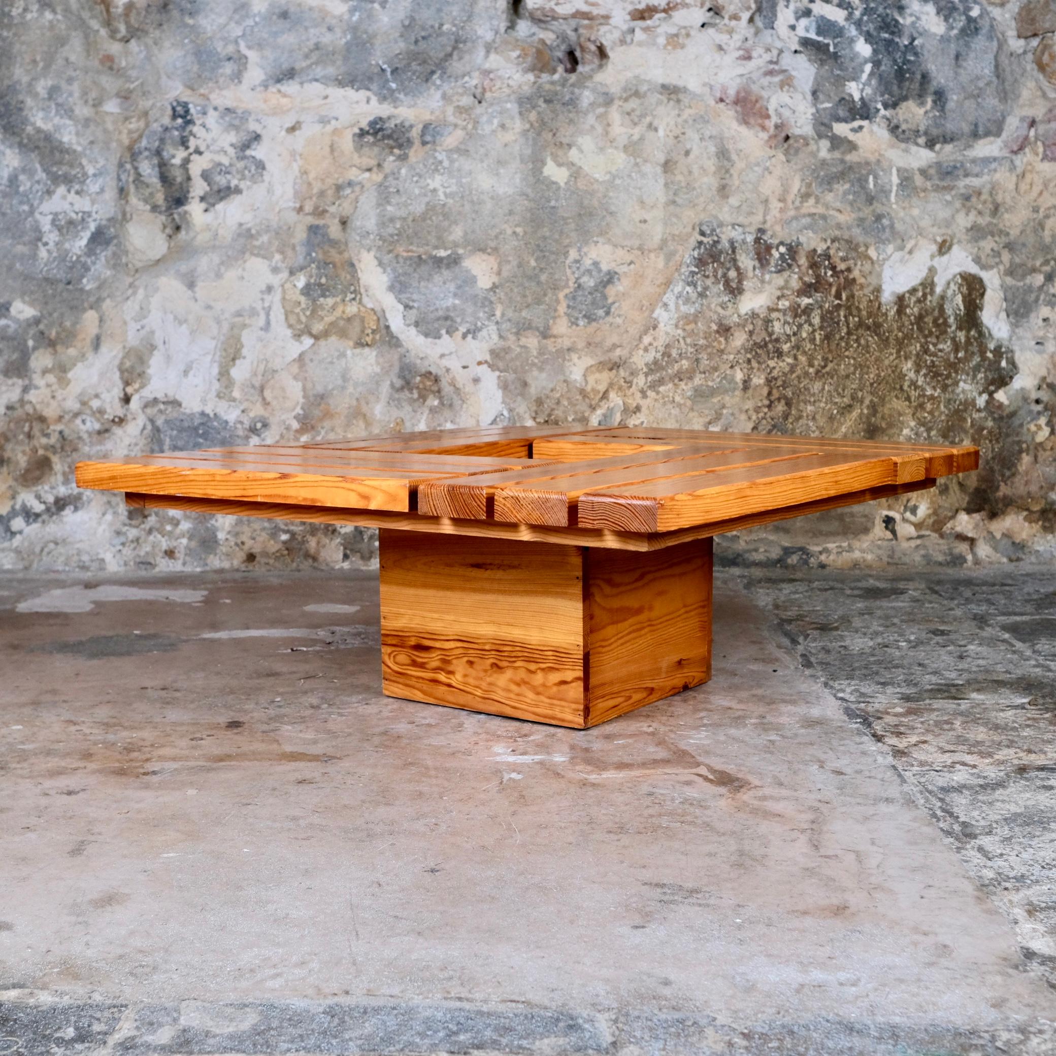 Pin Table basse en pin avec espace de rangement, fabriquée en France, années 1980 en vente