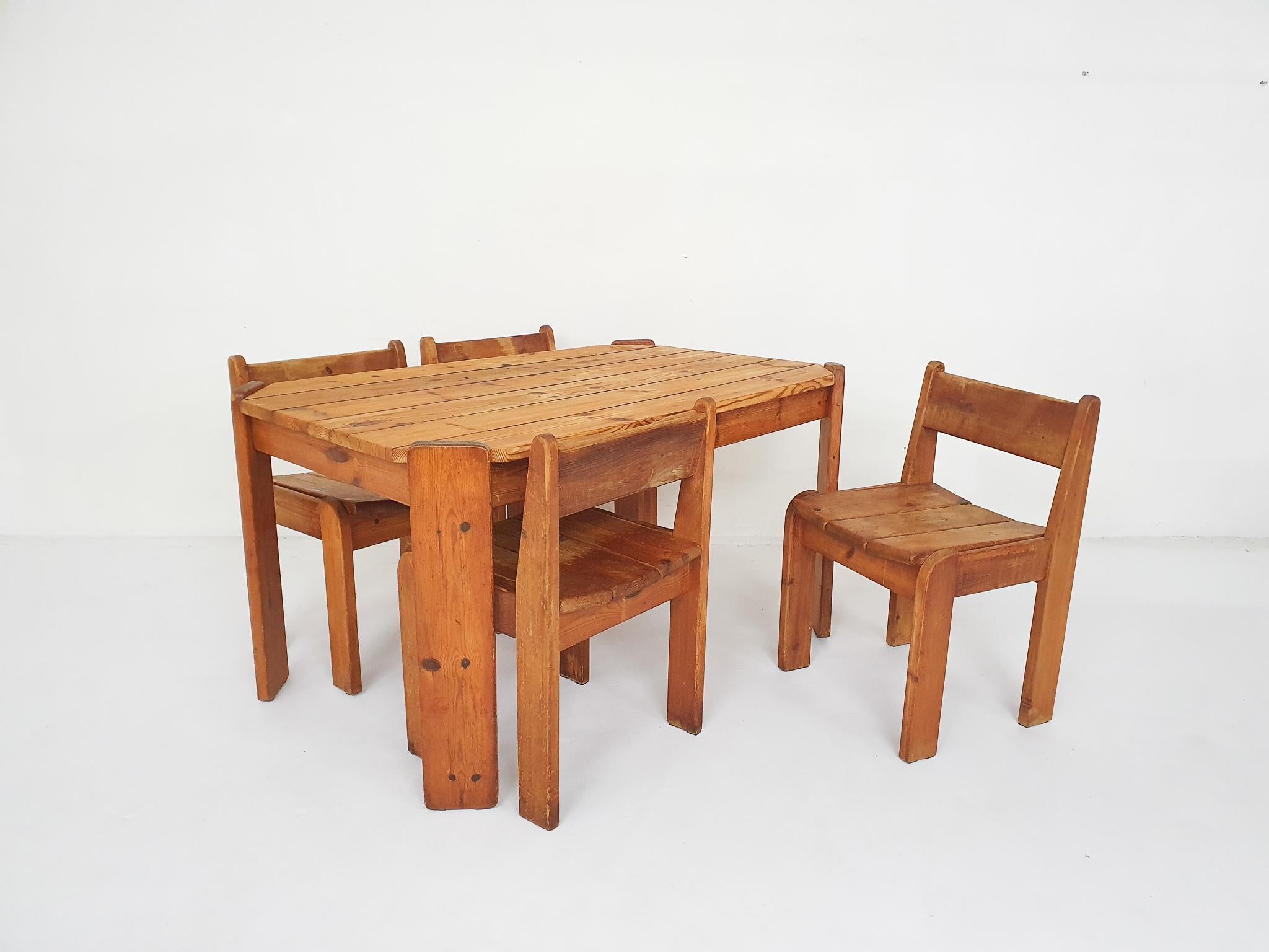 Pinewood dining table attrb. to Ate van Apeldoorn, The Netherlands 1970's For Sale 5