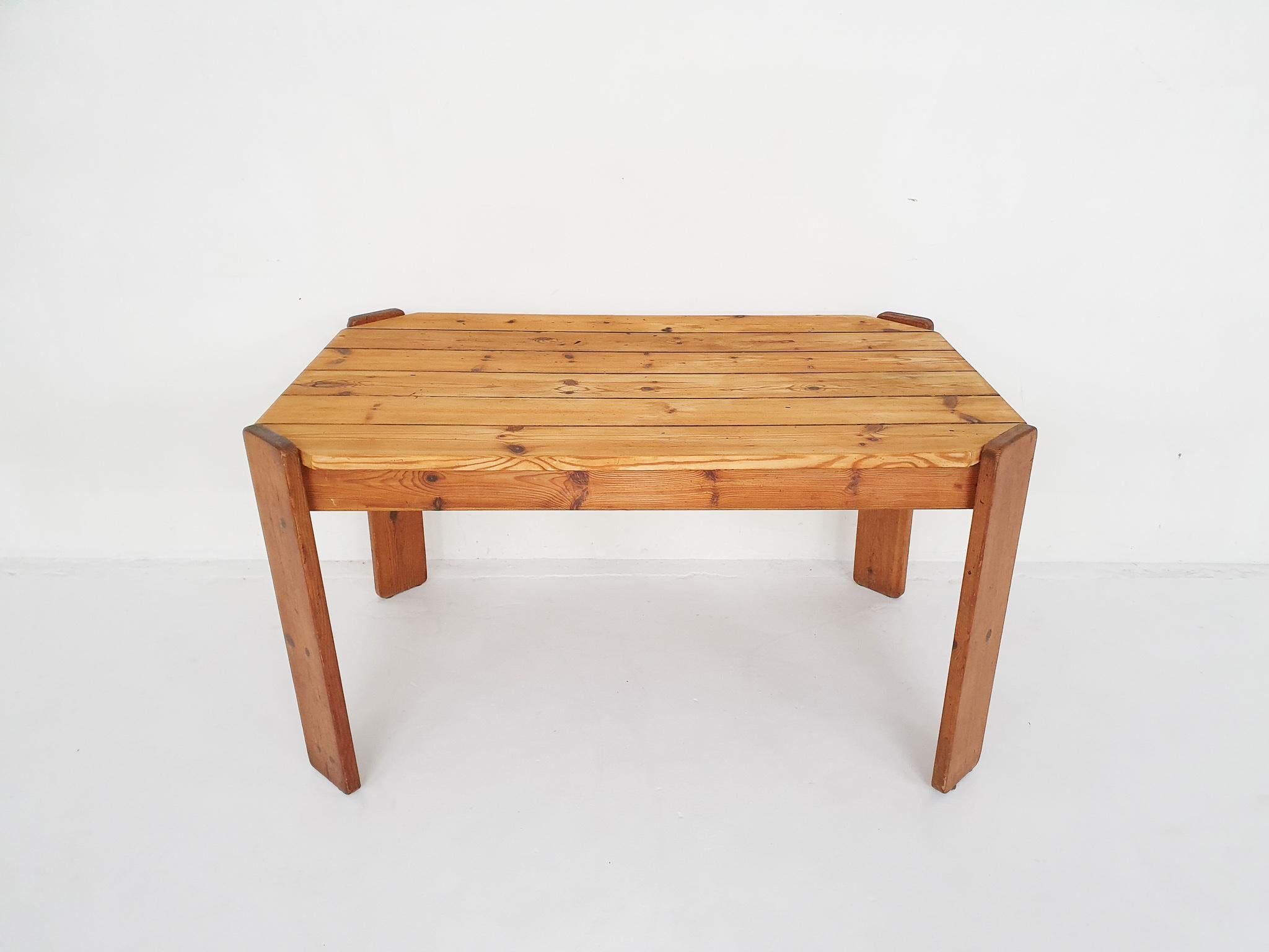 Scandinavian Modern Pinewood dining table attrb. to Ate van Apeldoorn, The Netherlands 1970's For Sale