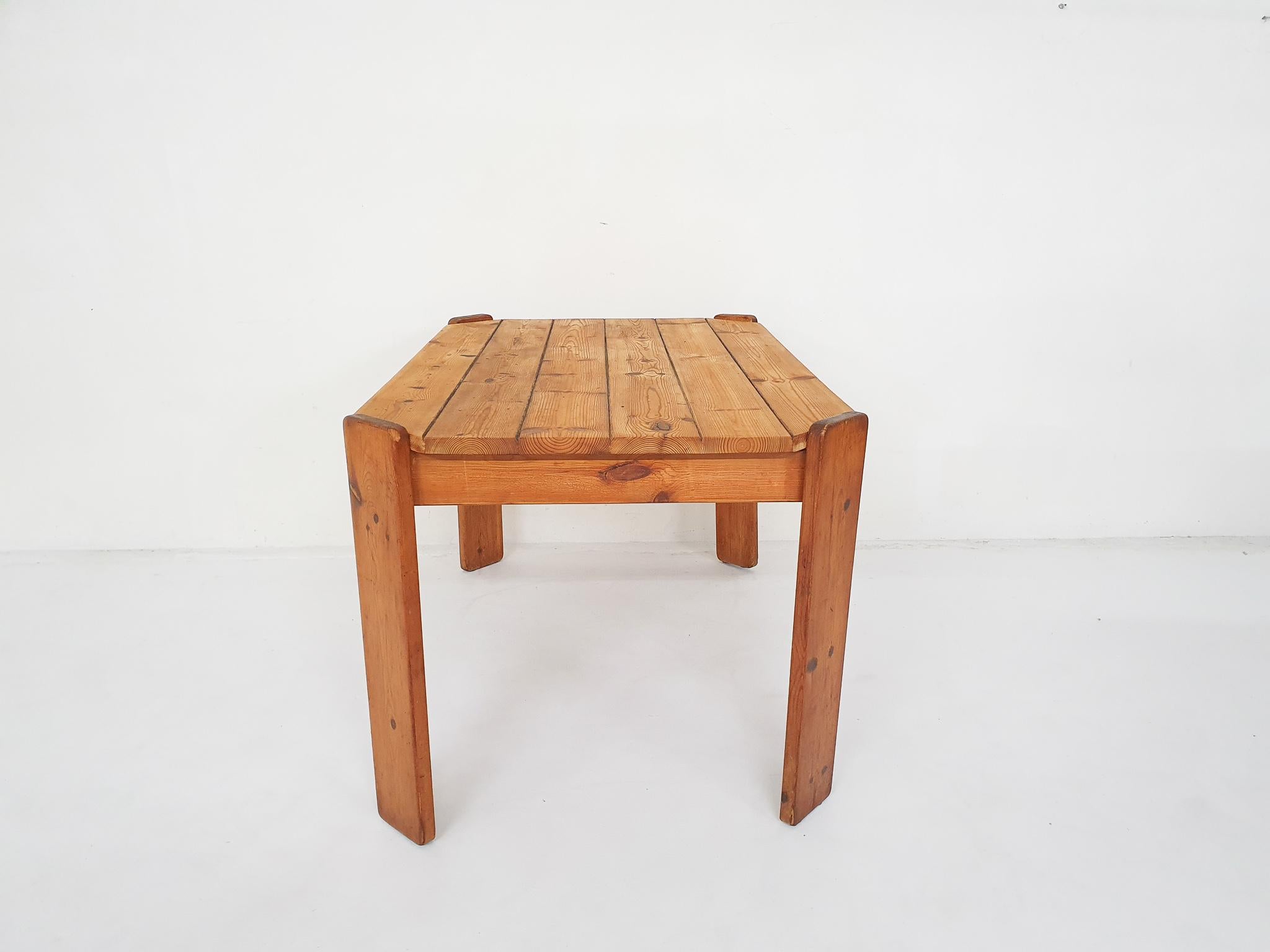 Dutch Pinewood dining table attrb. to Ate van Apeldoorn, The Netherlands 1970's For Sale