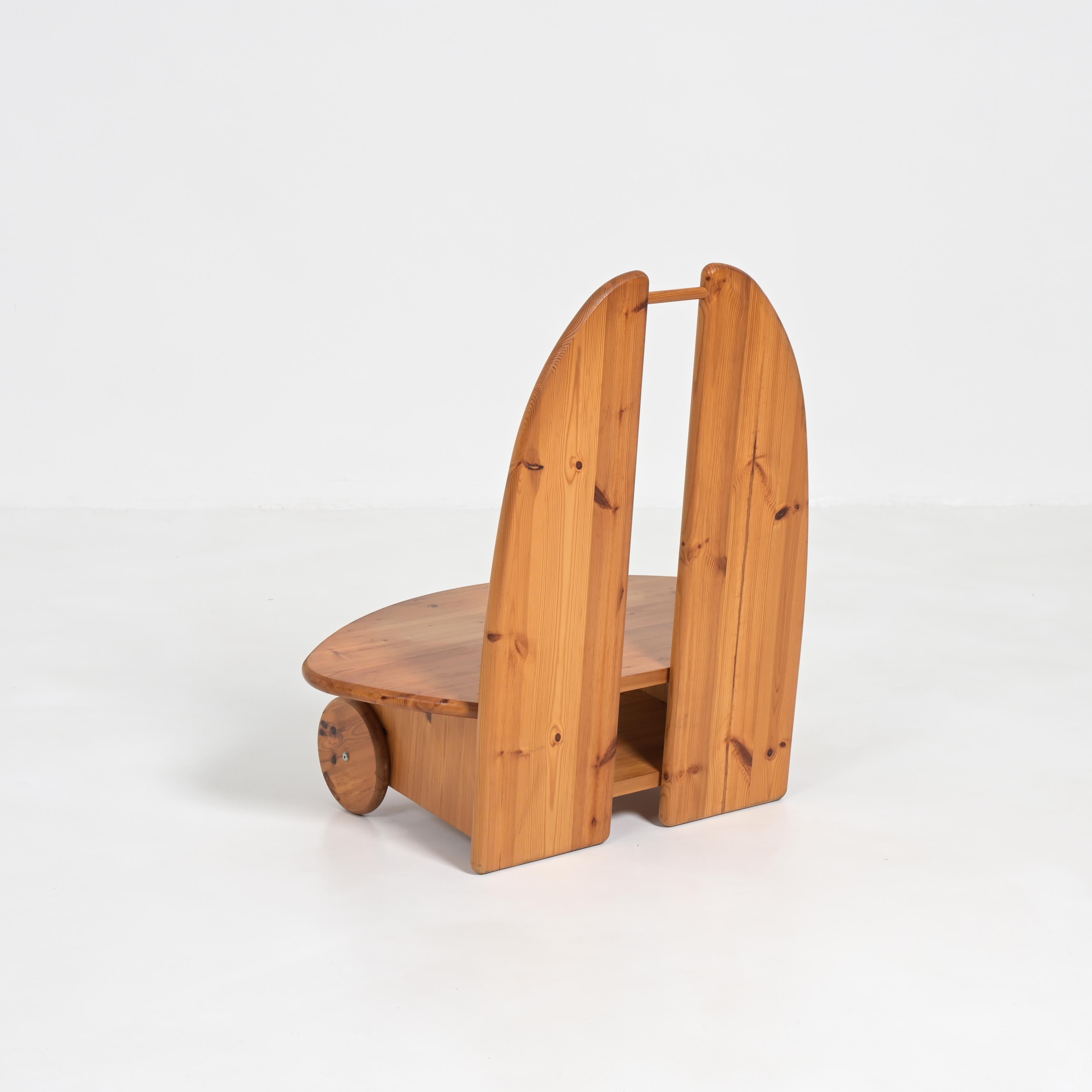 Fauteuil à roulettes en bois de pin en vente 5