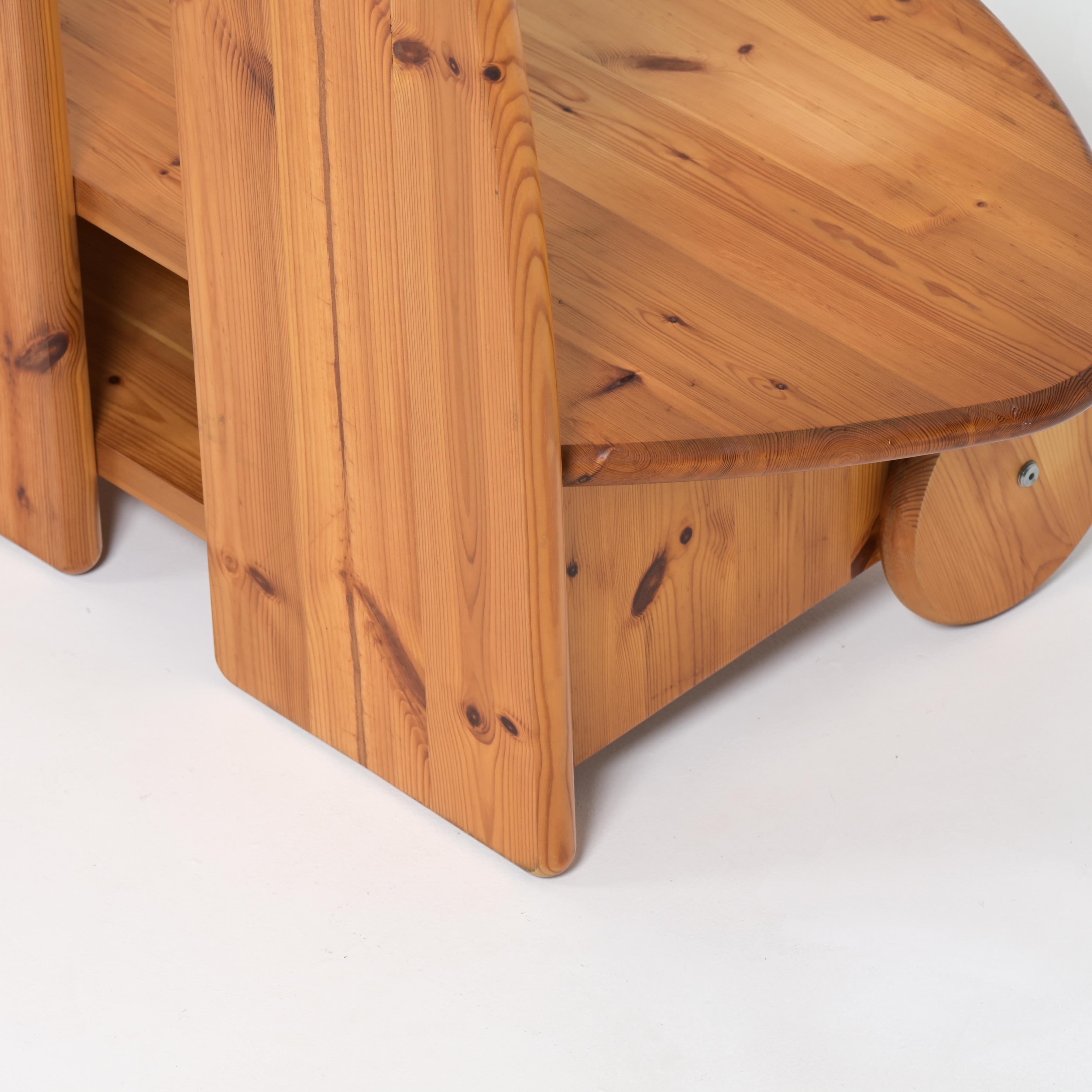 Fauteuil à roulettes en bois de pin en vente 8