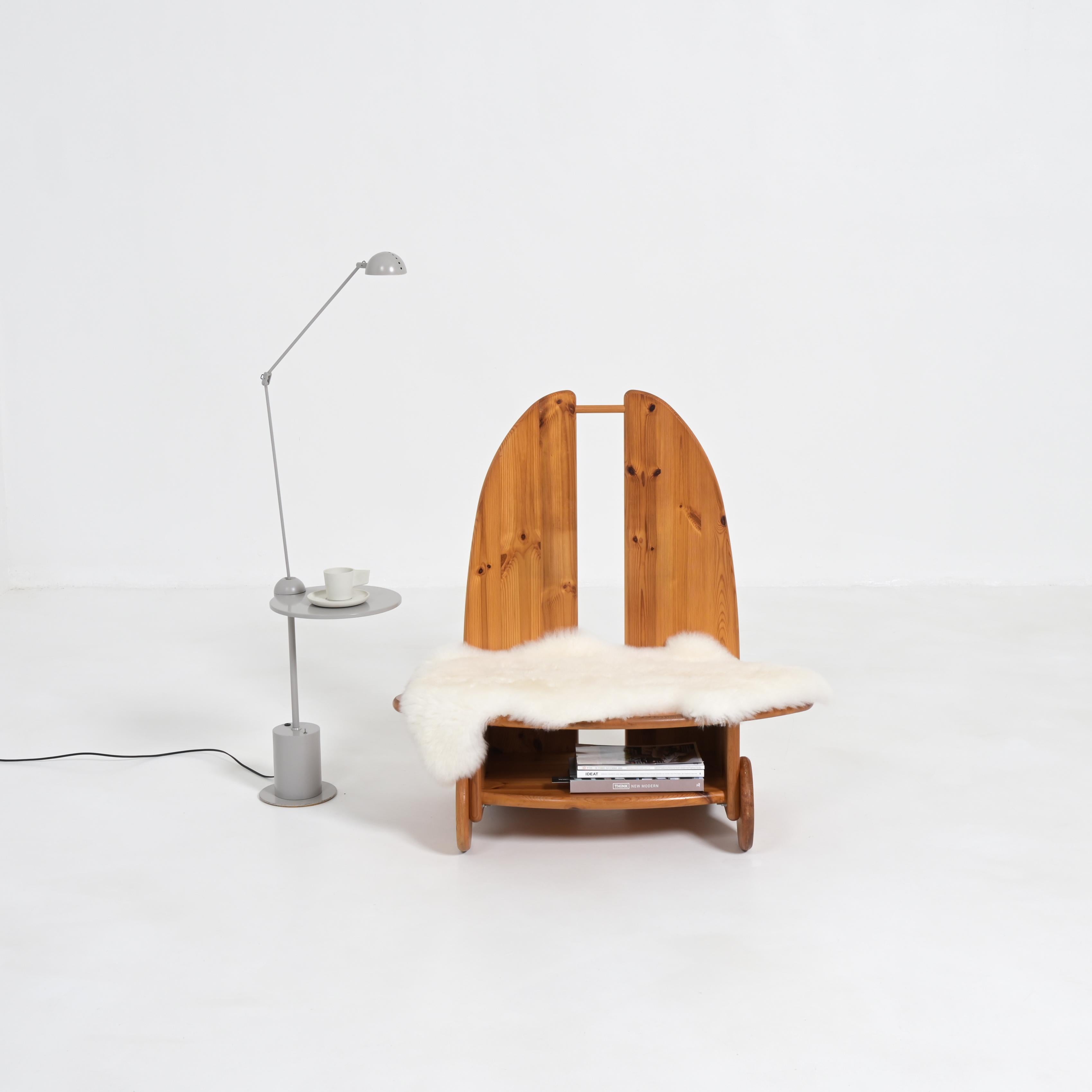 Fauteuil à roulettes en bois de pin en vente 9