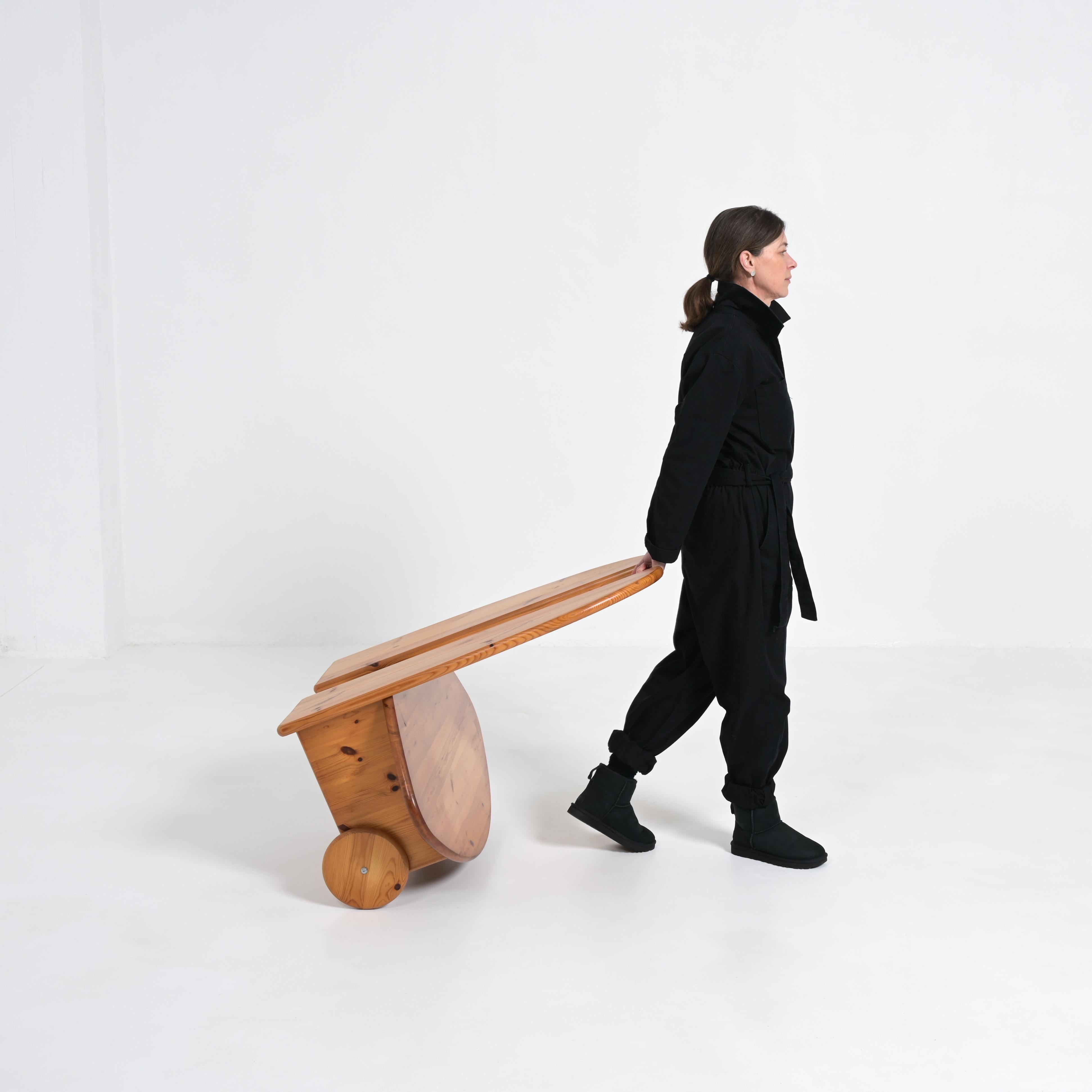 Fauteuil à roulettes en bois de pin en vente 13