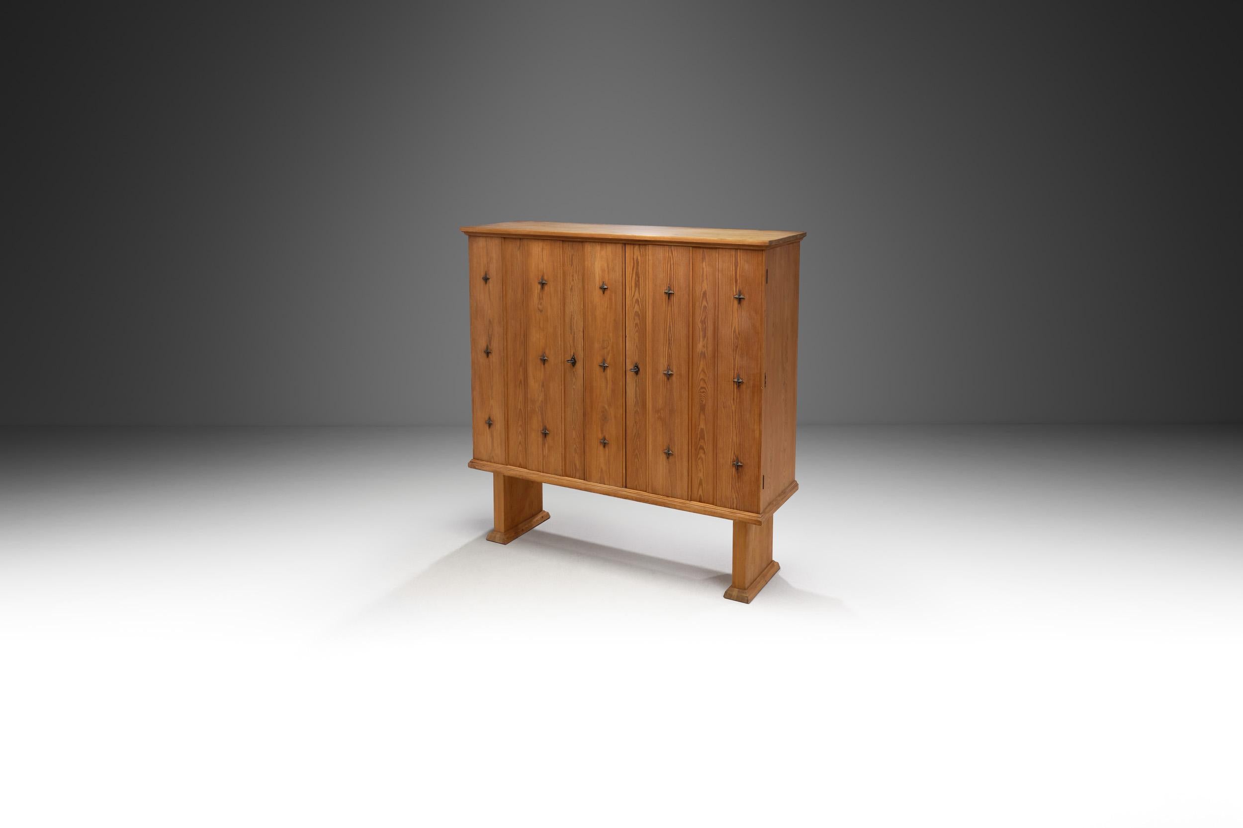 Made of pinewood, this cabinet is strong and robust, producing a unique and impressive take on Modernism. This cabinet melds seamlessly with any style thanks to its natural elegance. The pine form is elemental, enhanced by the metal decorative