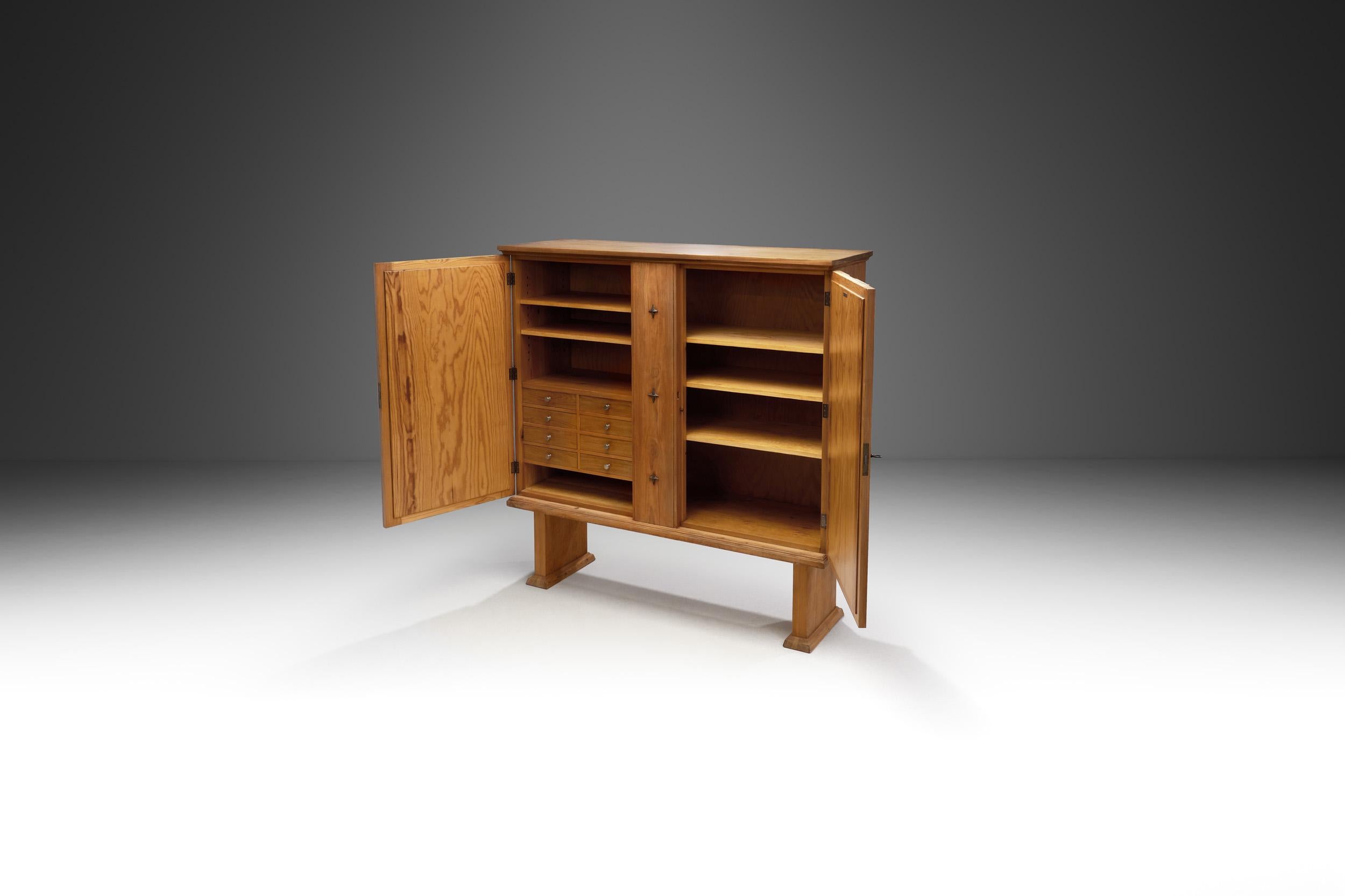 Mid-Century Modern Pinewood Highboard Cabinet in the Manner of Axel Einar Hjorth, Norway 1940s