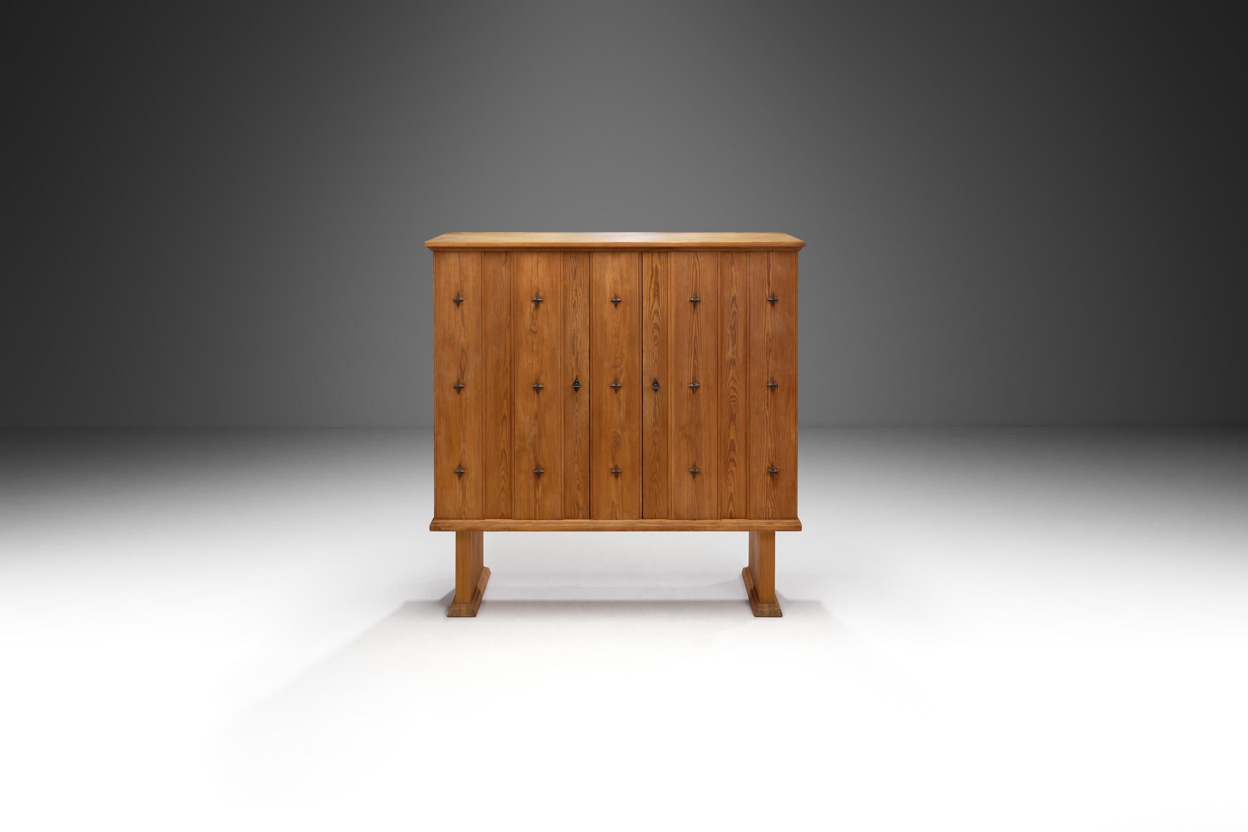 Norwegian Pinewood Highboard Cabinet in the Manner of Axel Einar Hjorth, Norway 1940s