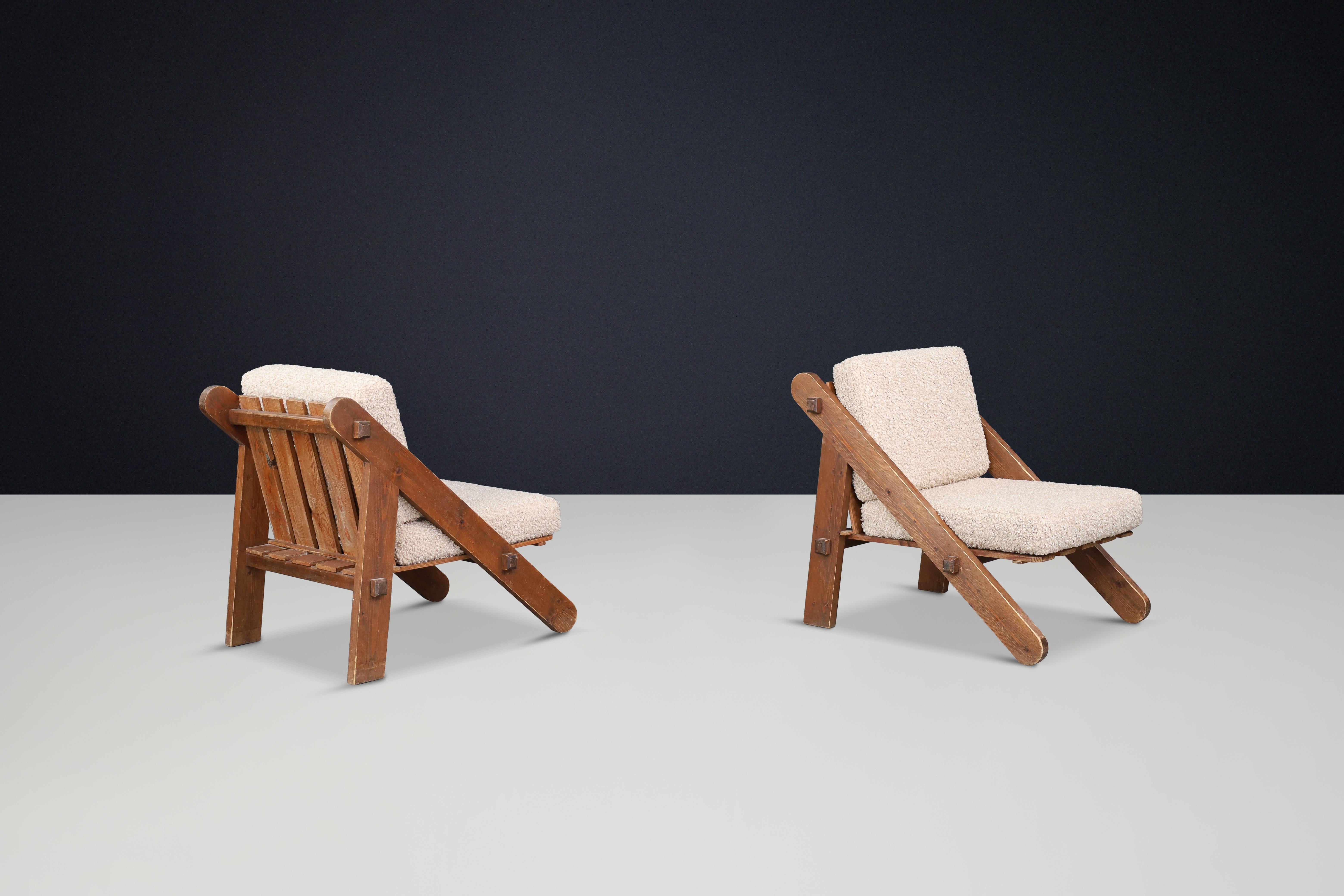Pinewood Lounge Chairs in New Teddy Upholstery, France, 1970s In Good Condition For Sale In Almelo, NL