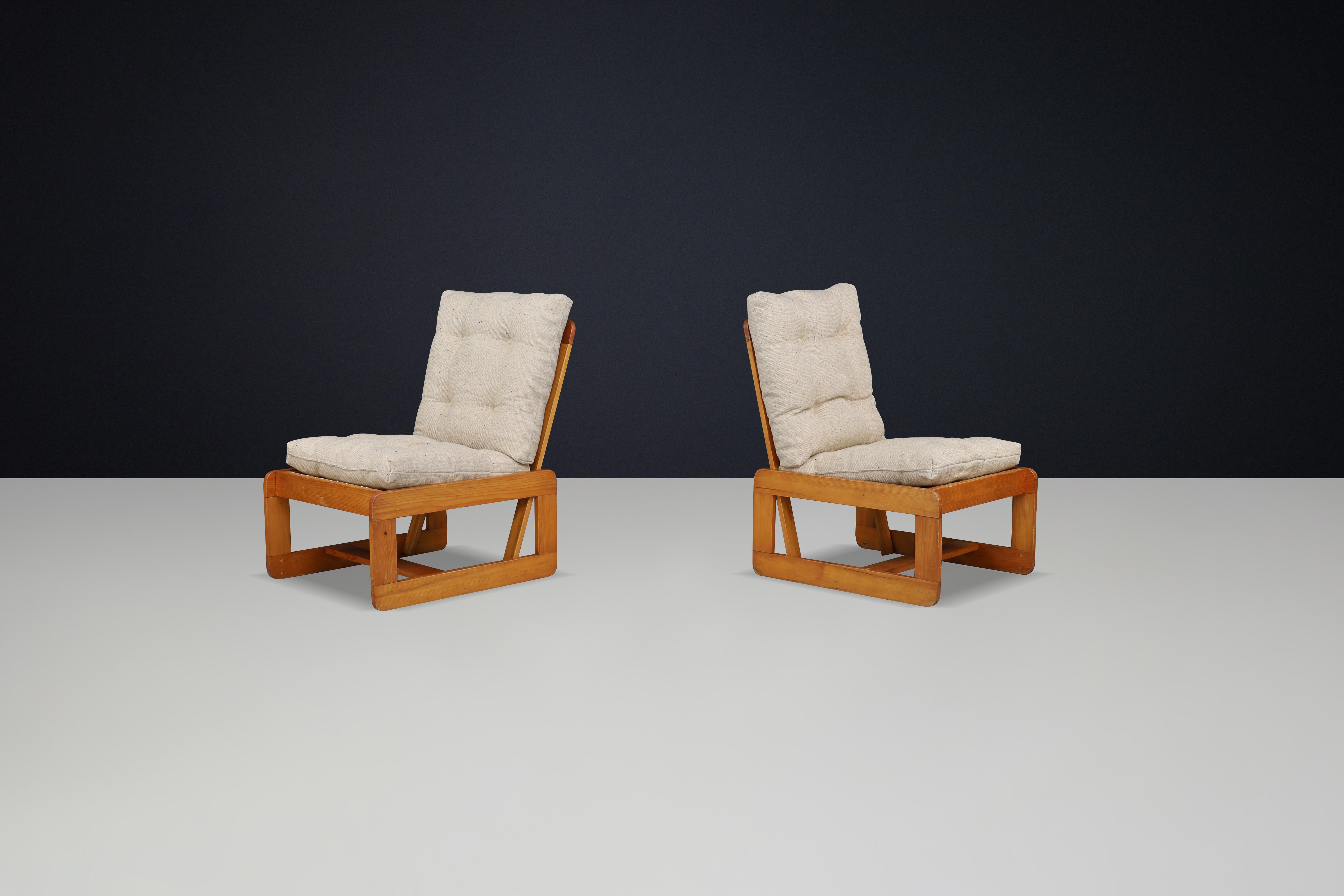 Mid-Century Modern Pinewood Lounge Chairs In Original Jute Fabric Italy 1970s For Sale