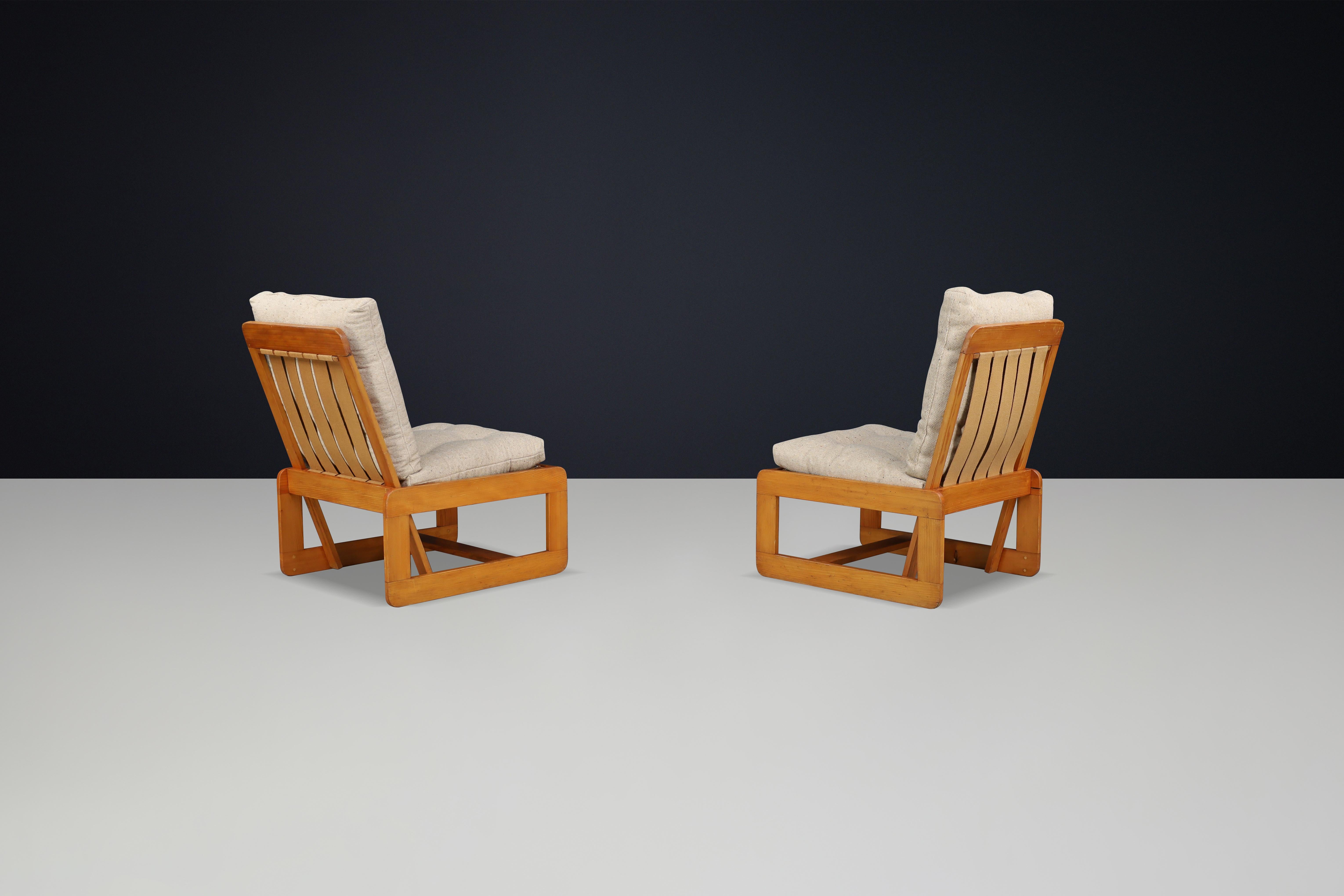 Pinewood Lounge Chairs In Original Jute Fabric Italy 1970s In Good Condition For Sale In Almelo, NL
