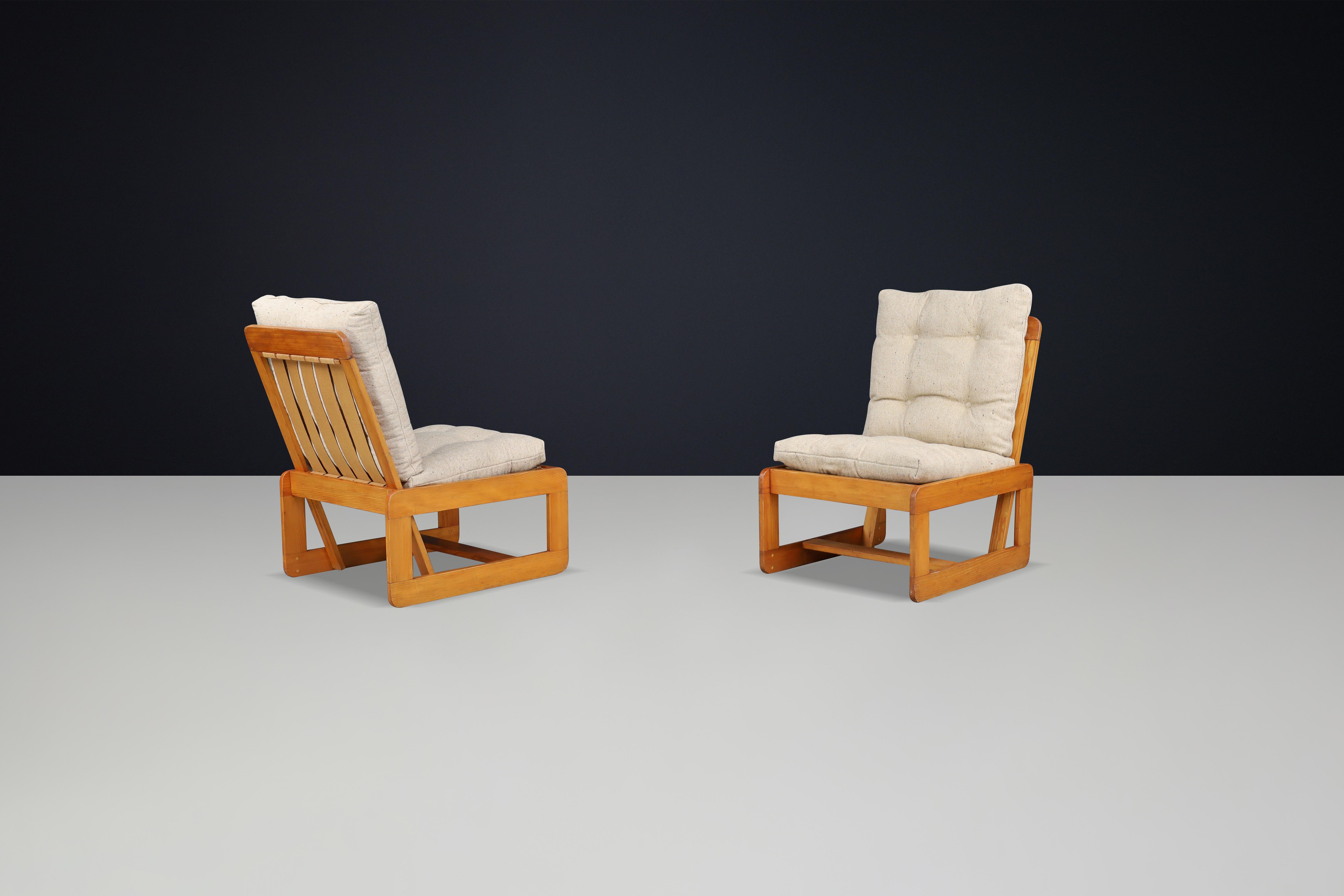20th Century Pinewood Lounge Chairs In Original Jute Fabric Italy 1970s For Sale