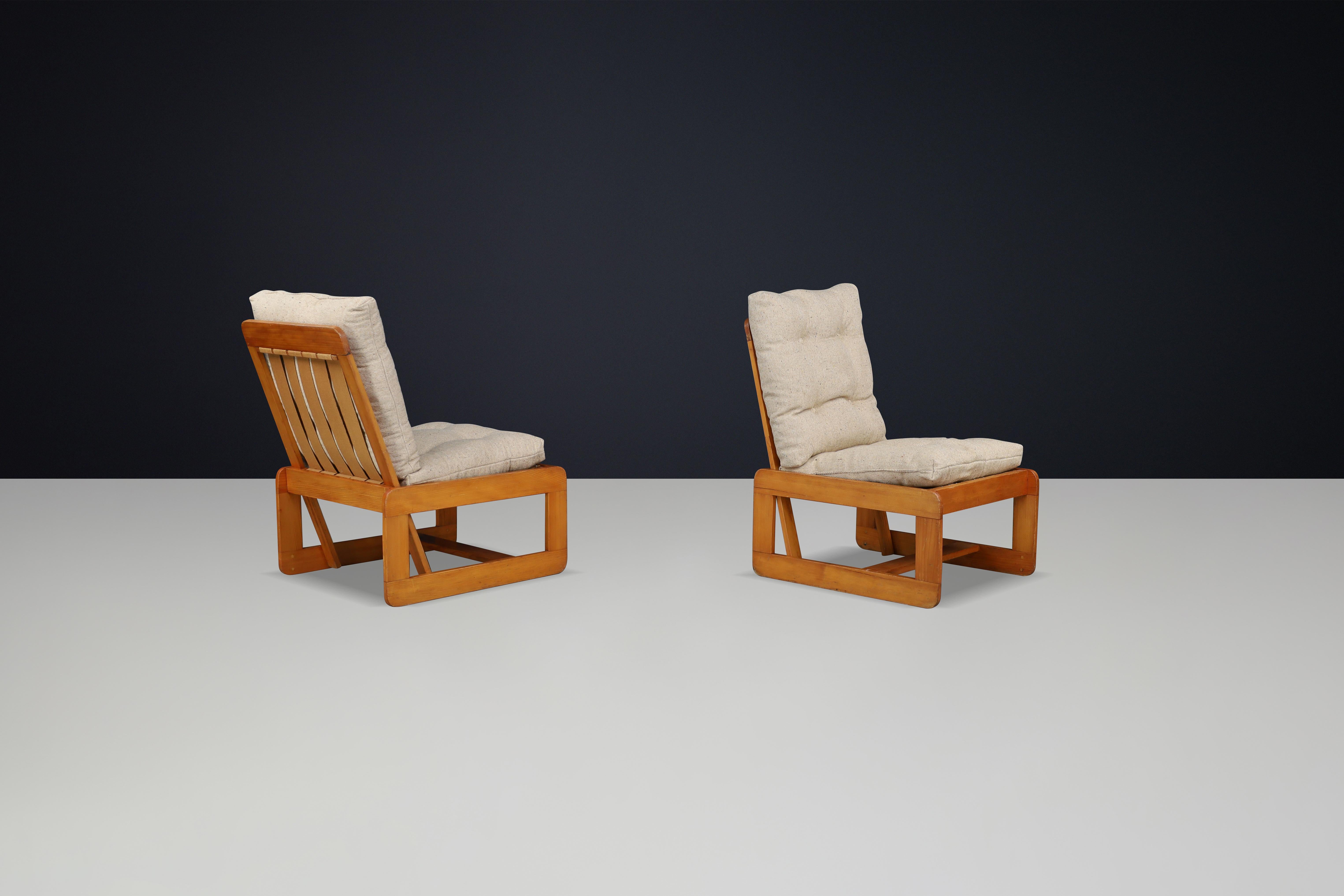 Pinewood Lounge Chairs In Original Jute Fabric Italy 1970s For Sale 3