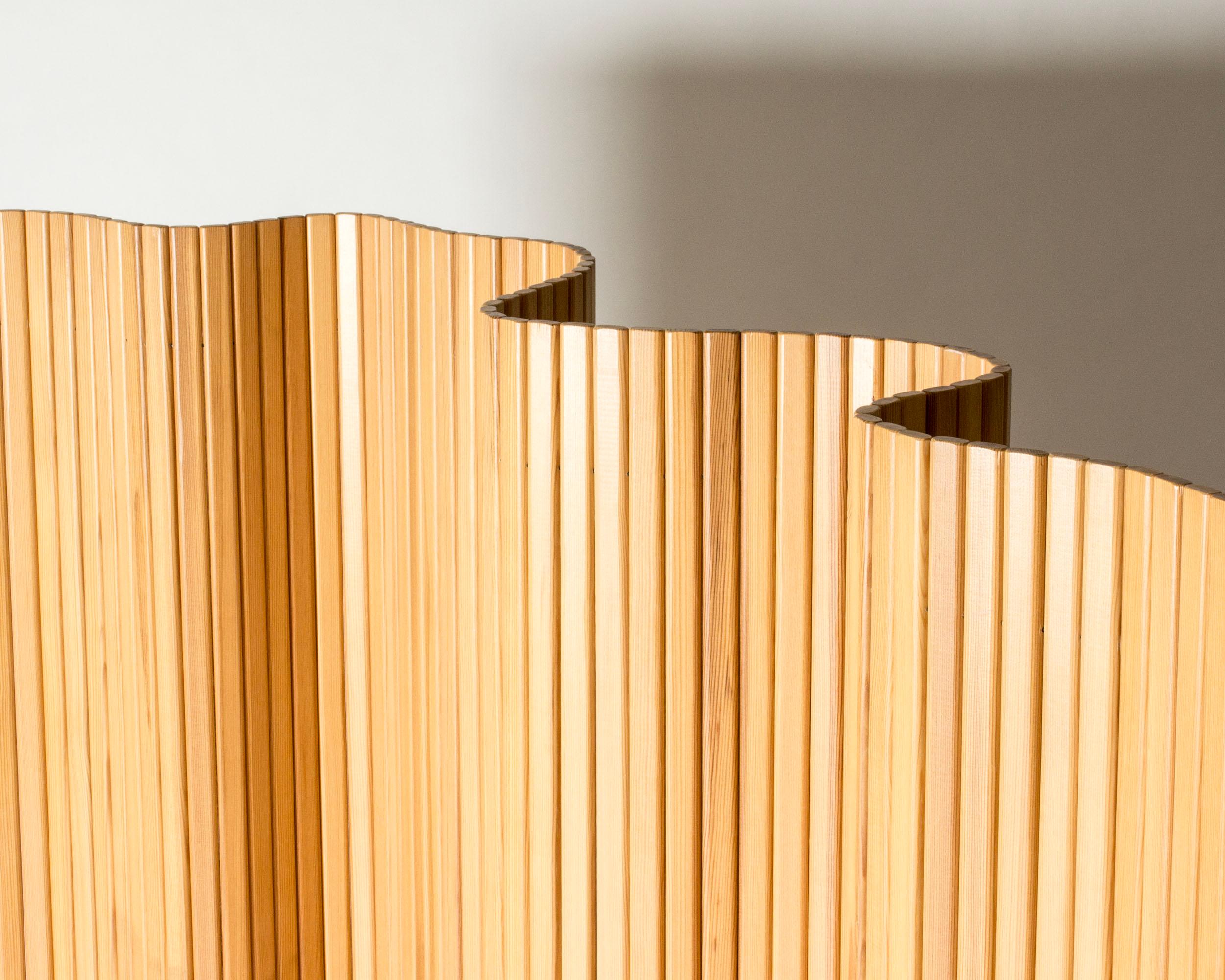 Pinewood Room Divider by Alvar Aalto for Artek, Finland, 1940s For Sale 1