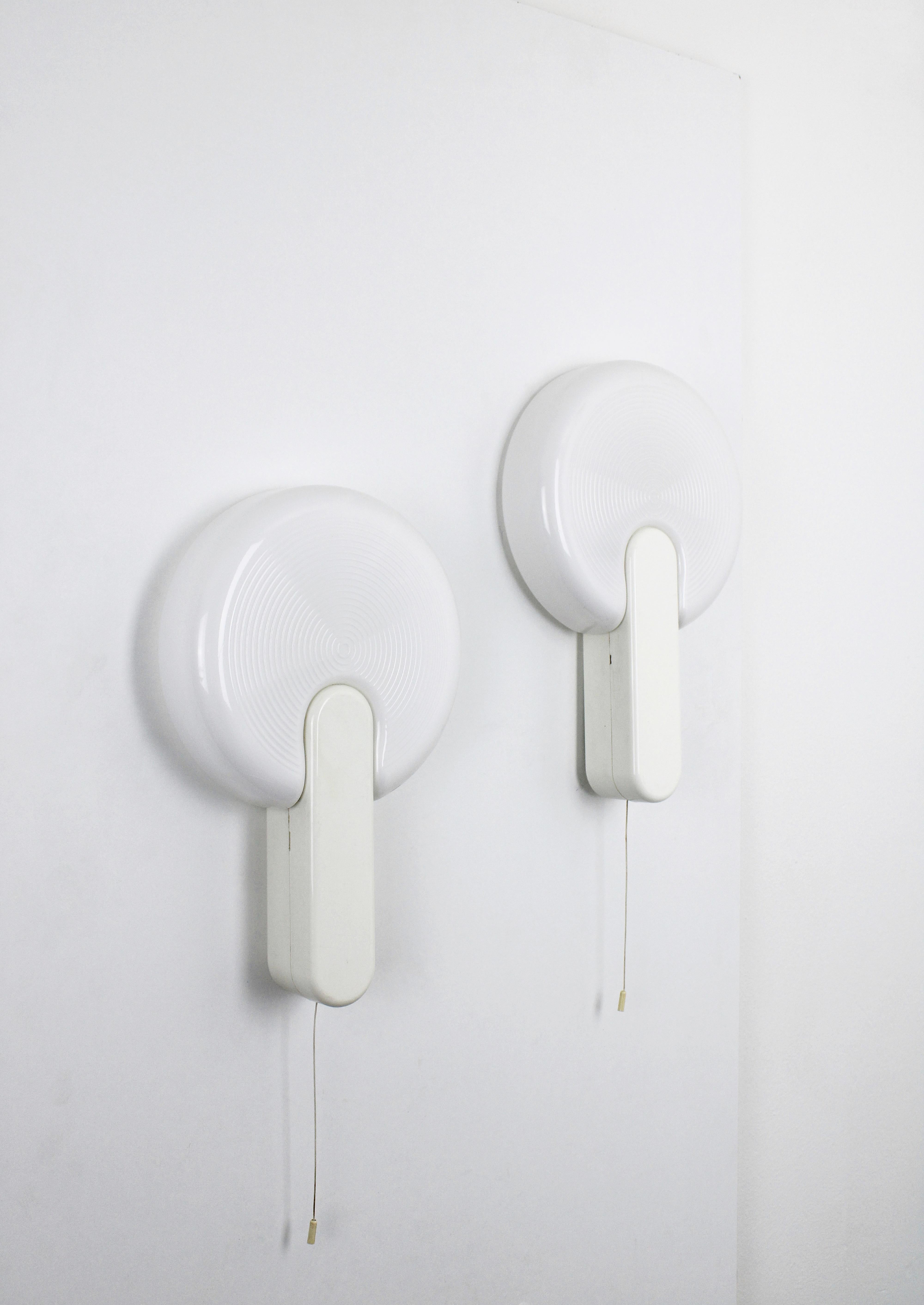 Extremely rare iGuzzini wall lamps. These lamps are part of the Ping-Pong series. Designed by the Japanese Masanori Umeda in 1979. That was before he worked with Memphis Milano and became world-famous for works such as the Getsuen lounge chair and
