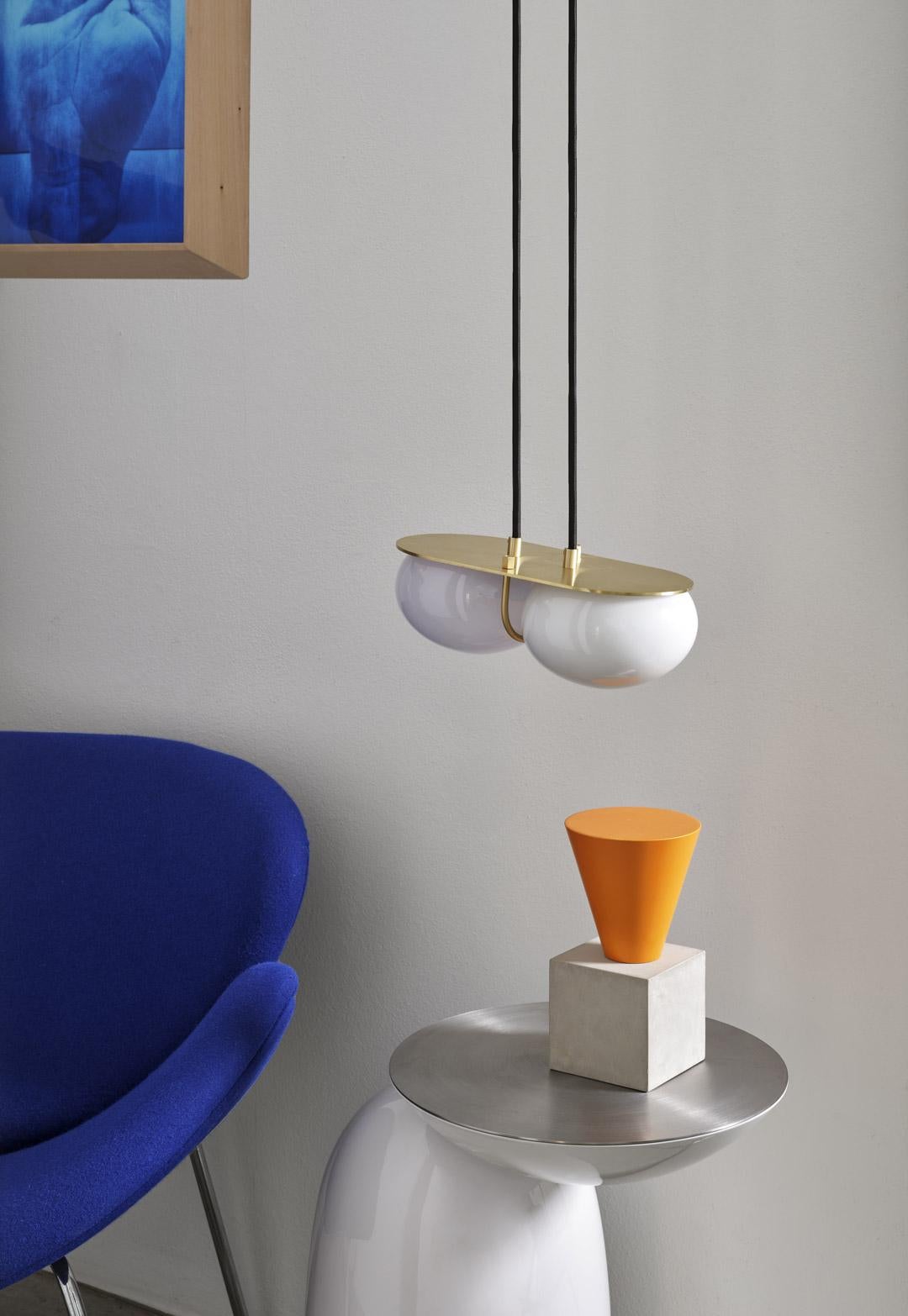 italien Table d'appoint contemporaine Pingu en métal et laqué en vente