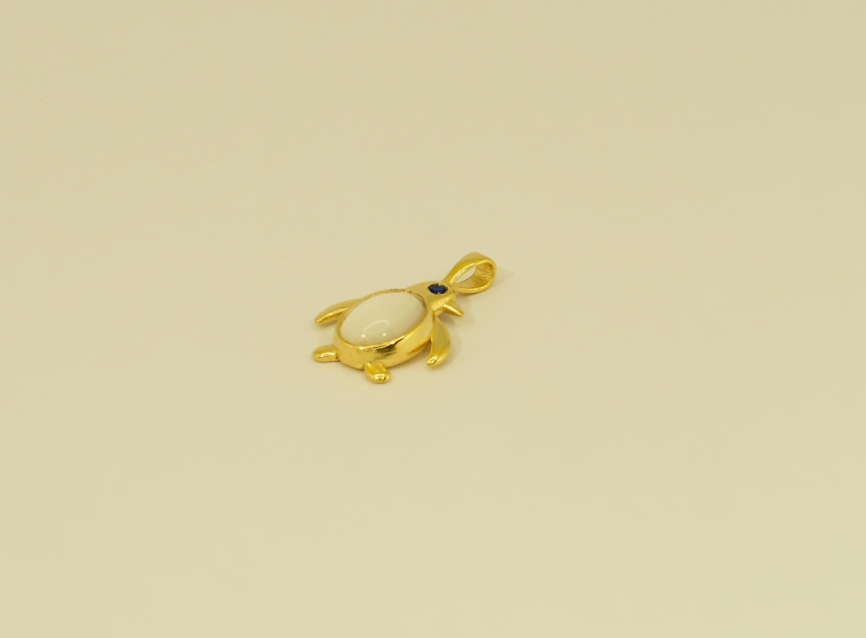 Moderno Ciondolo Pinguino in oro 14k in vendita