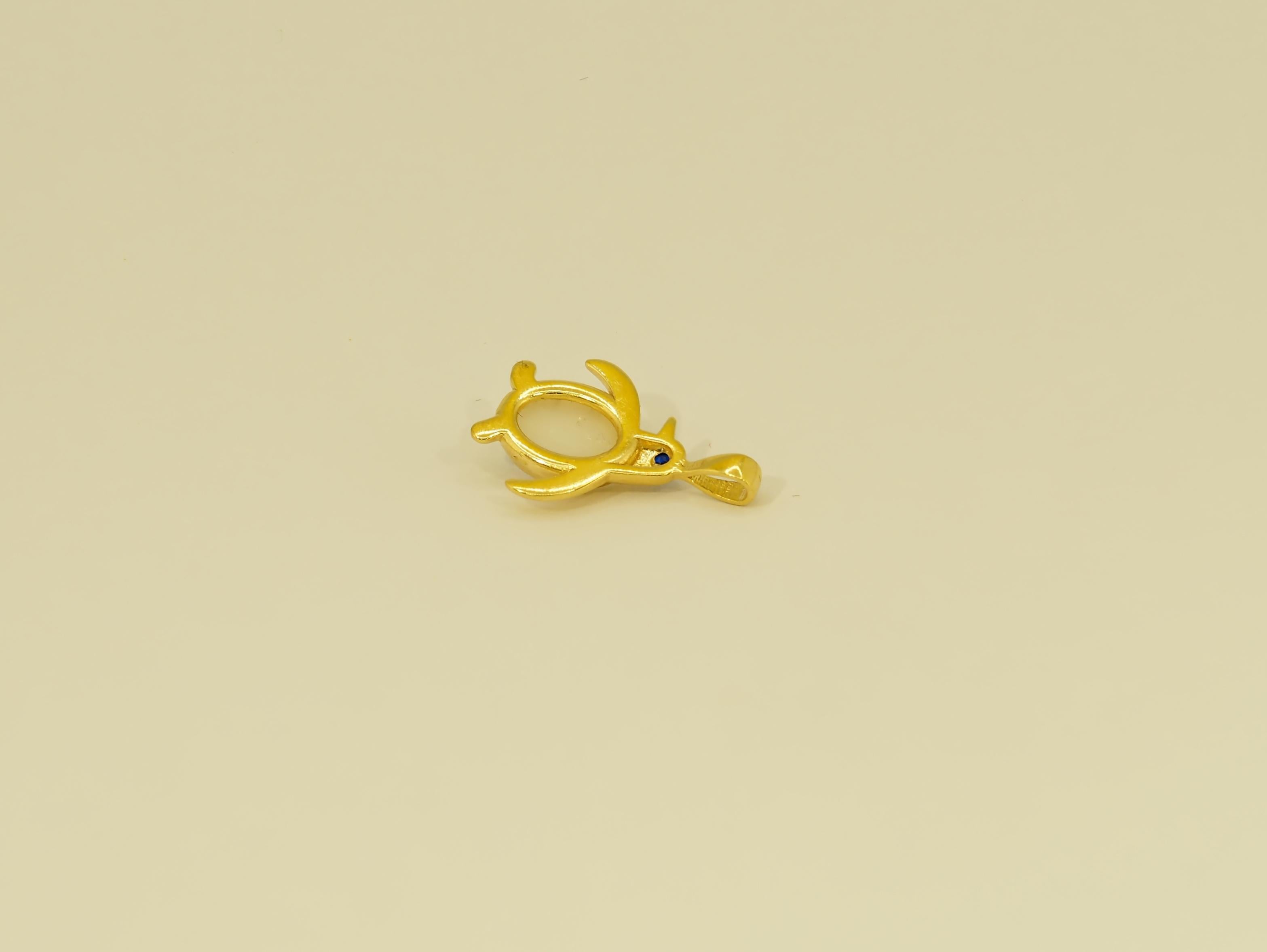 Taglio ovale Ciondolo Pinguino in oro 14k in vendita