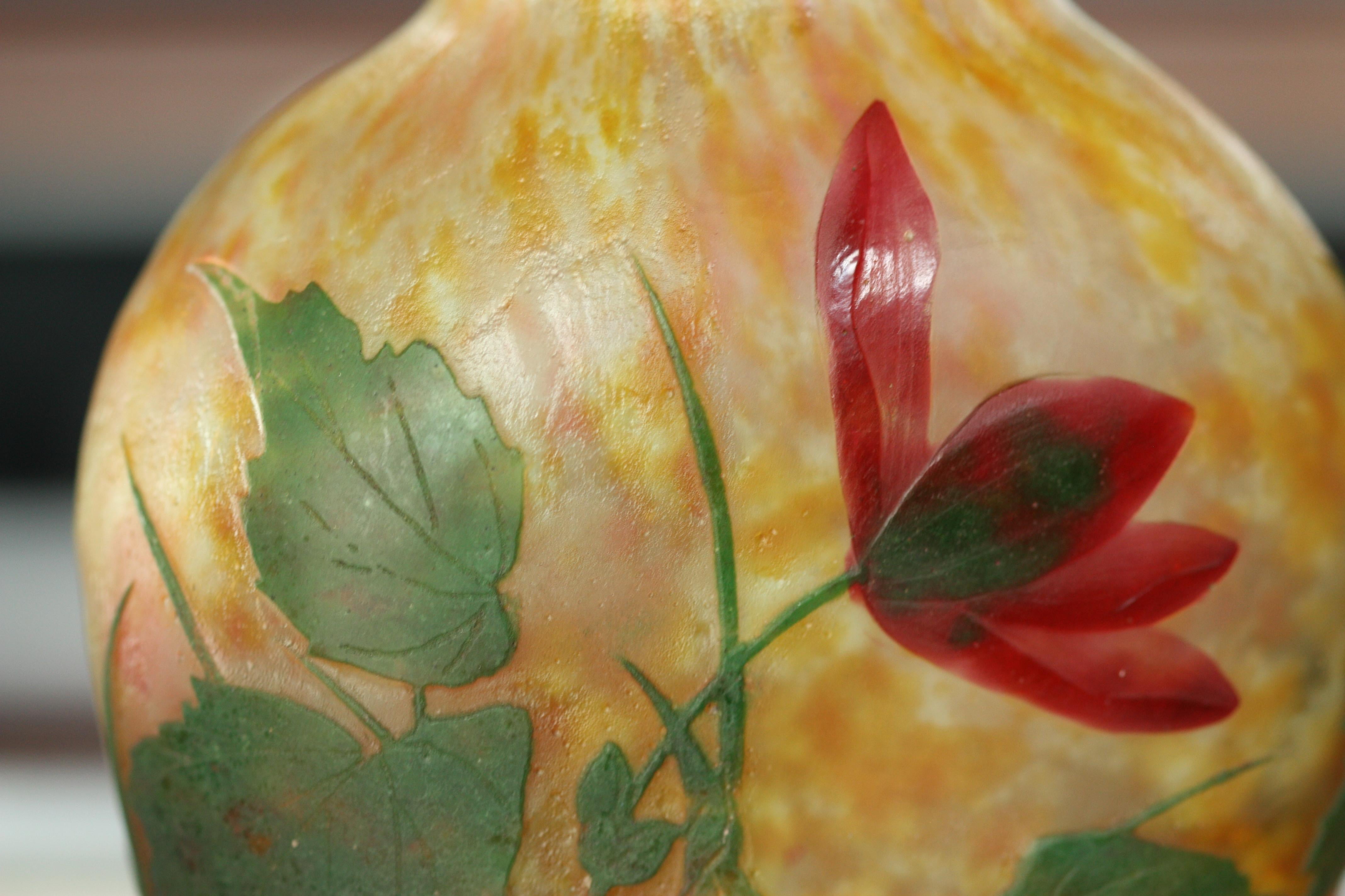 Vase en verre camée sculpté à la roue de la collection Pinhas de Daum Nancy en vente 3
