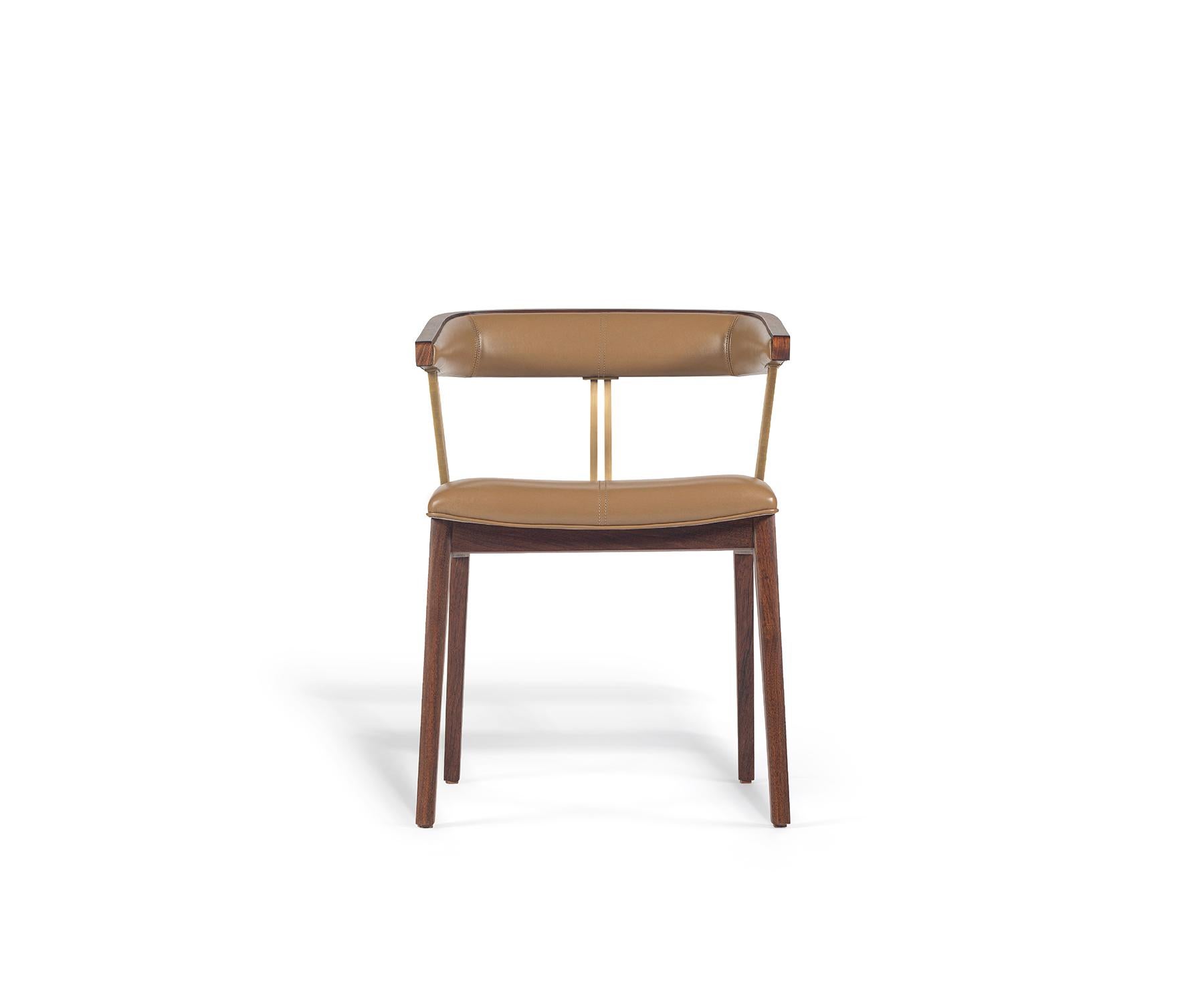 The Pinio dining chair finds harmony in form and function. The wraparound back—subtly tapered in leather—meets brass uprights with quiet strength, creating a sculptural open frame.

A contoured seat offers enduring comfort, resting atop a foundation
