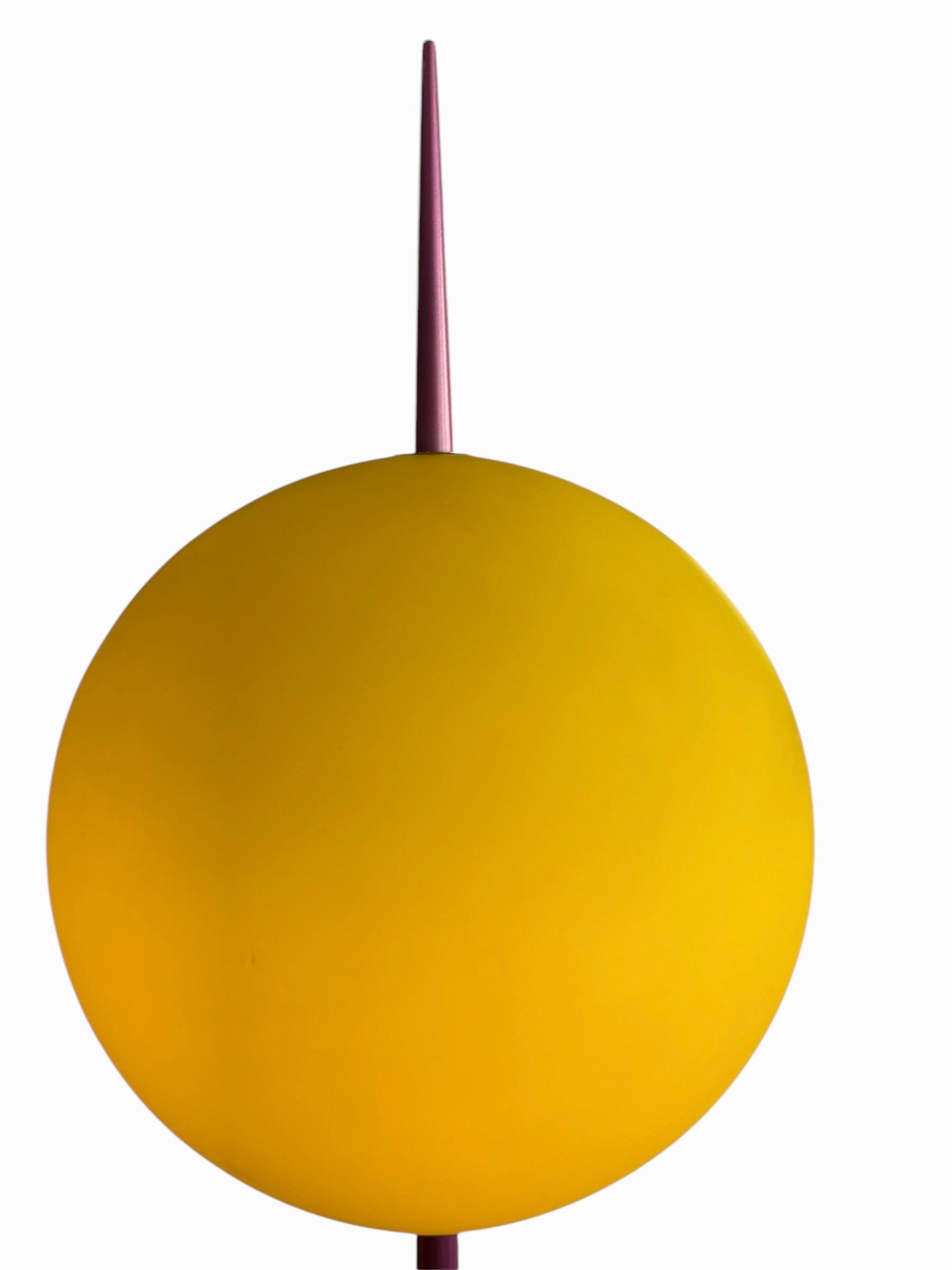 Pink 1980s Italian floor lamp by Targetti with yellow Murano glass shade In Excellent Condition For Sale In Oxford, GB