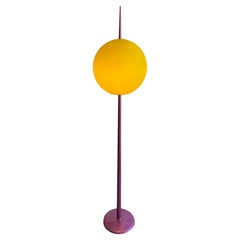 Rosa italienische Stehlampe von Targetti aus den 1980er Jahren mit gelbem Murano-Glasschirm