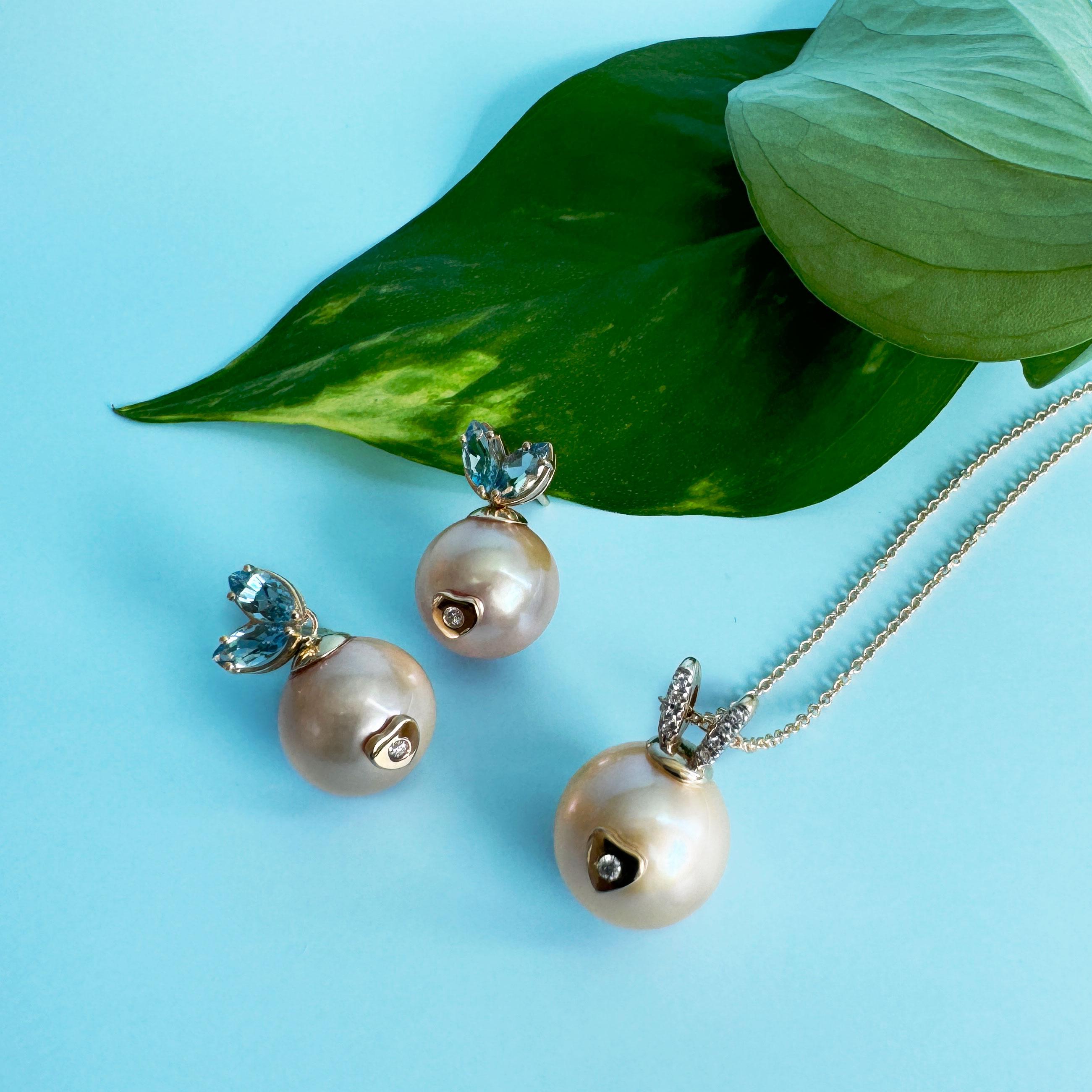Ohrringe aus 14 Karat Gold mit rosa Akoya-Perle Aqua Diamant Königin Kaninchen Herz Damen im Angebot