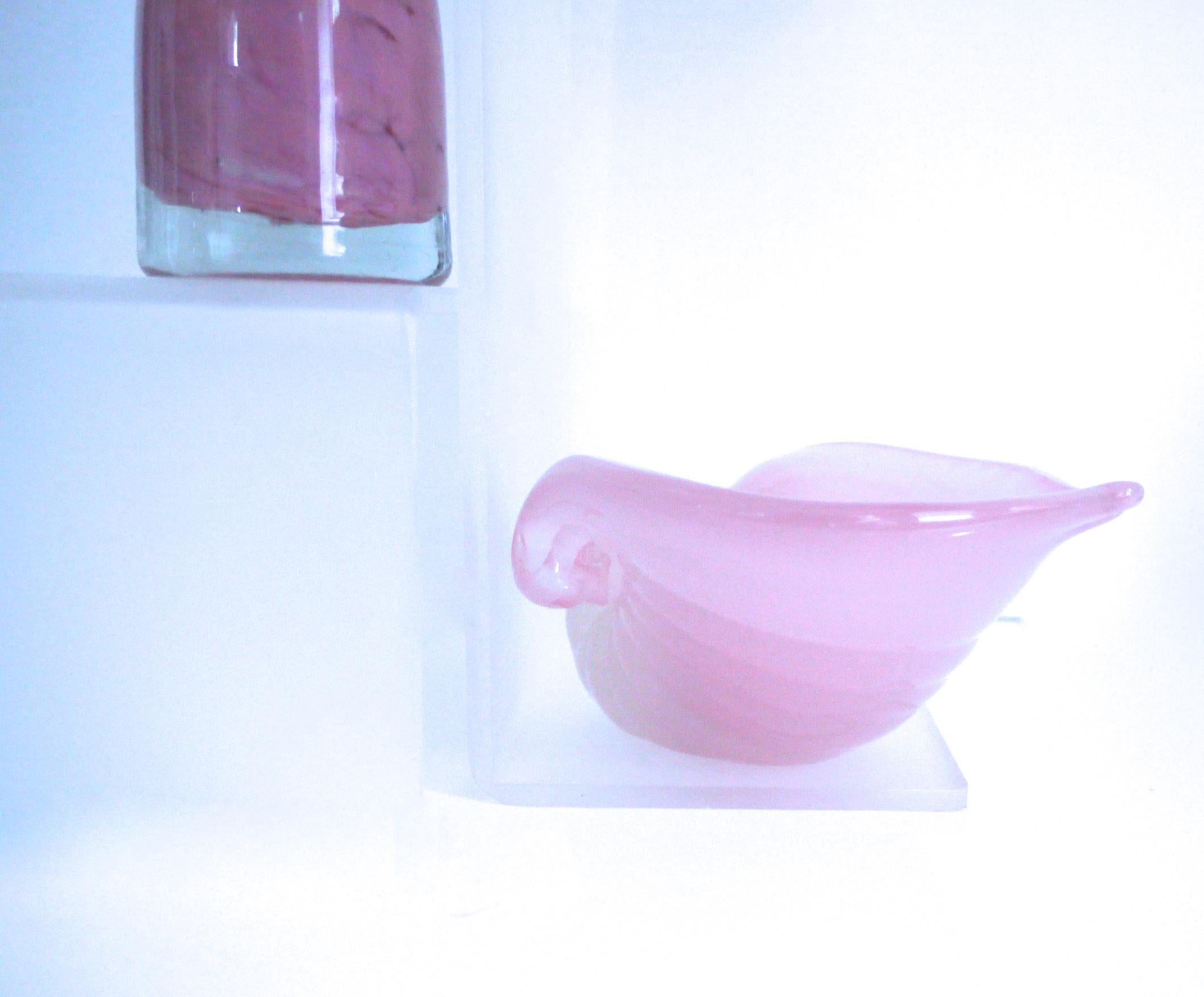 Italian Pink Alabaster Conch hells by Archimedes Seguso with Small Mdina Vase For Sale