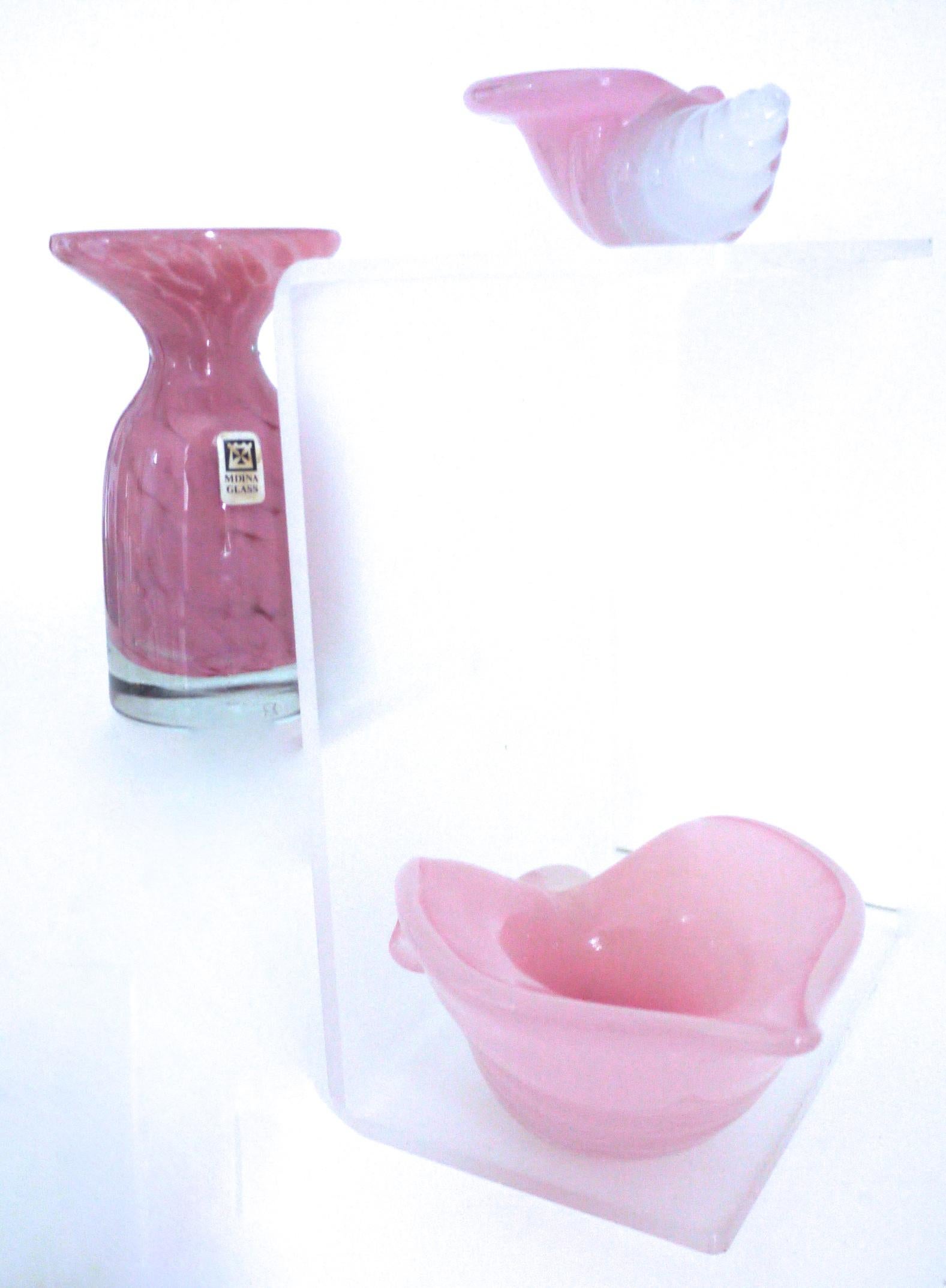 20th Century Pink Alabaster Conch hells by Archimedes Seguso with Small Mdina Vase For Sale
