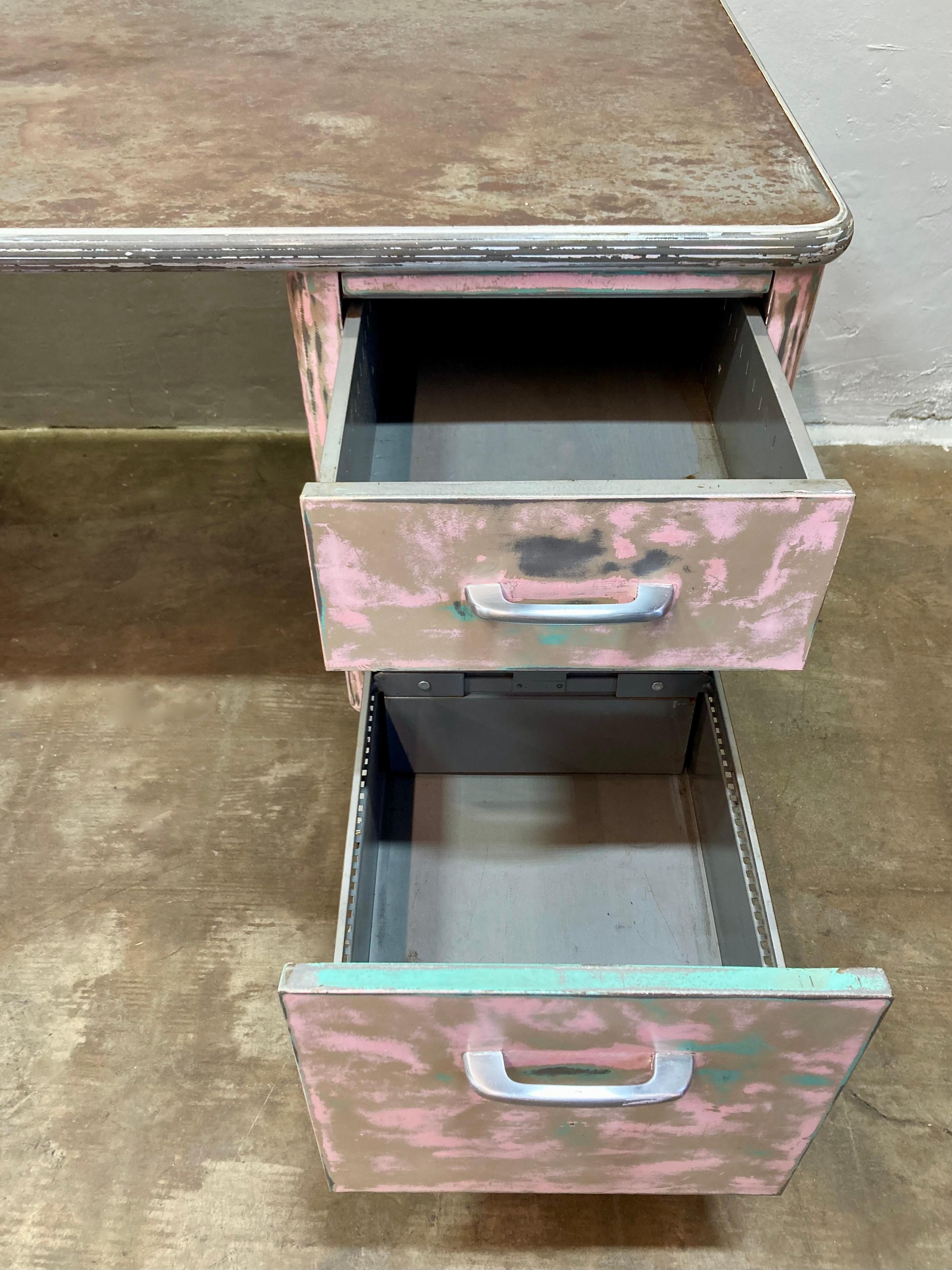 Pink Allsteel Bumper Top Desk In Good Condition For Sale In Alhambra, CA