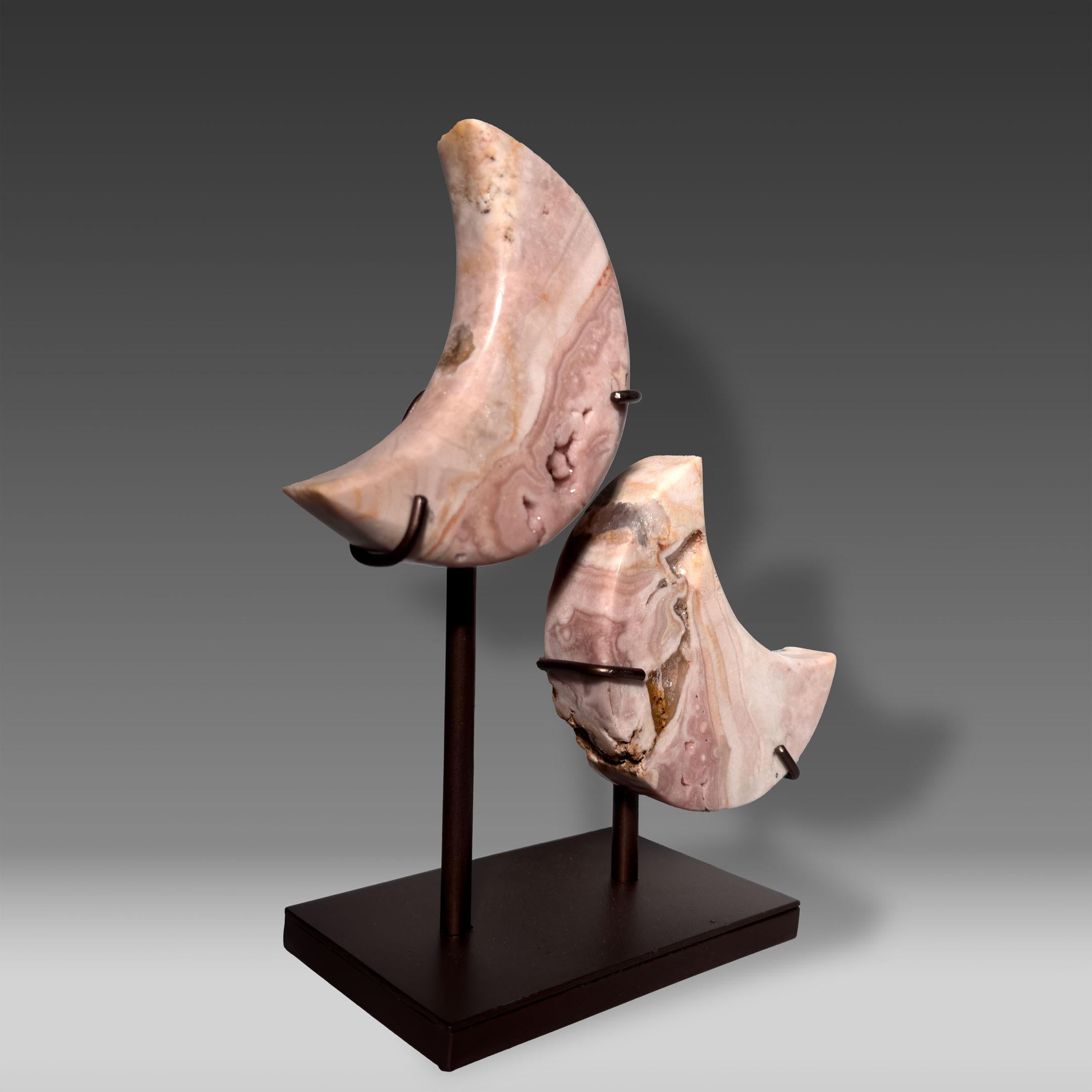 Pink Amethyst Crescent Moon Display In New Condition For Sale In New York, NY