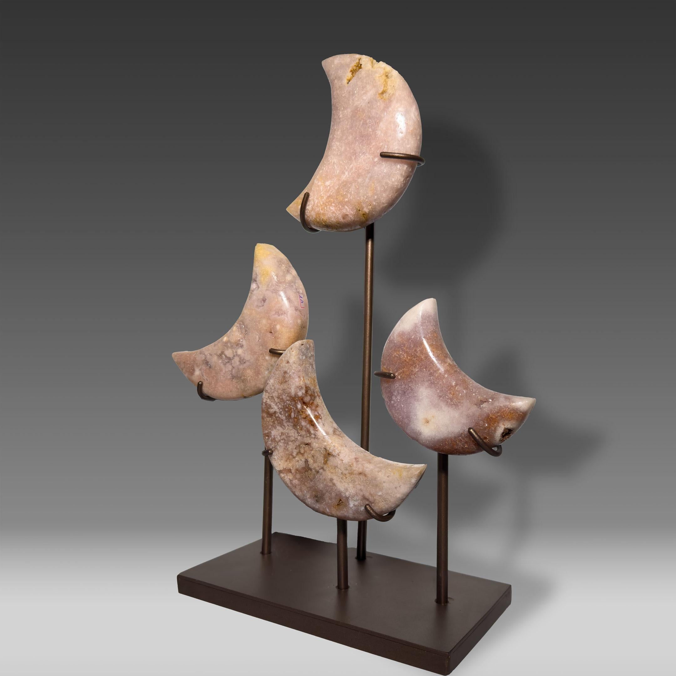 Pink Amethyst Crescent Moon Display In New Condition For Sale In New York, NY
